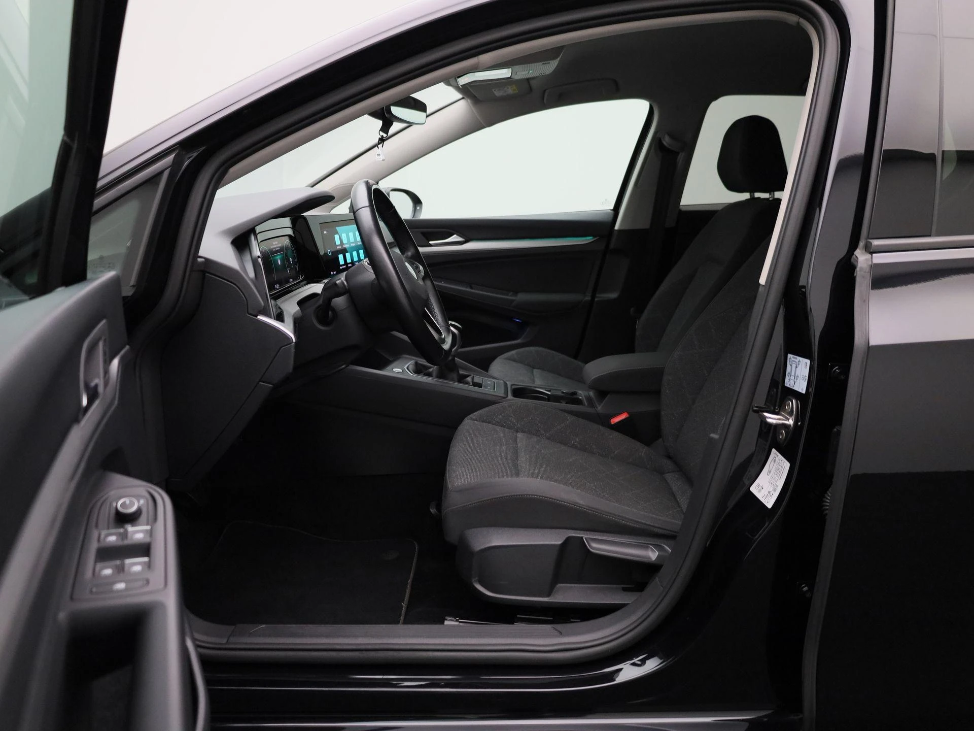 Volkswagen-Golf-image-8
