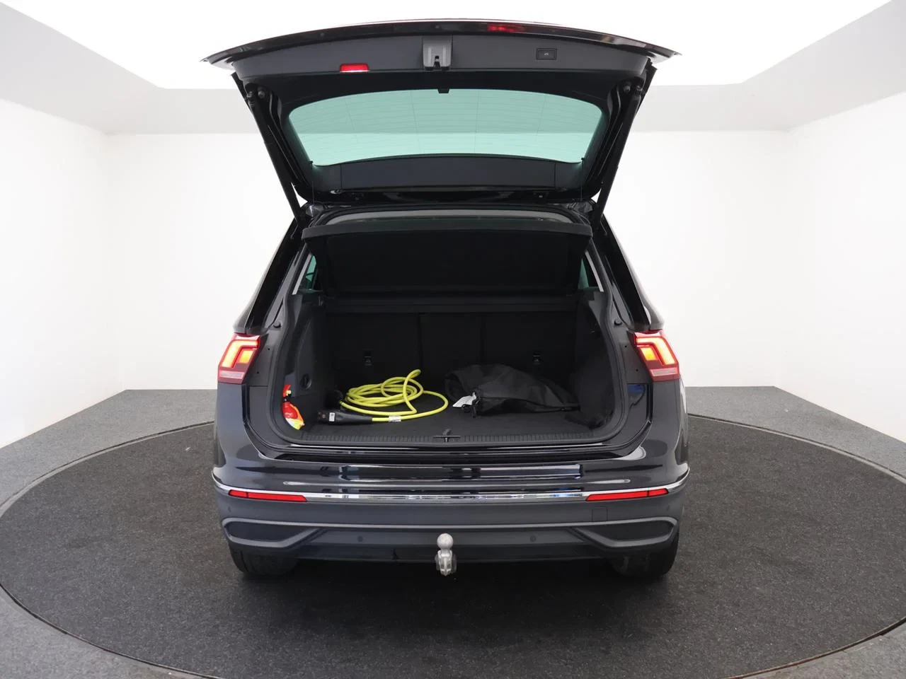 Volkswagen-Tiguan-image-28