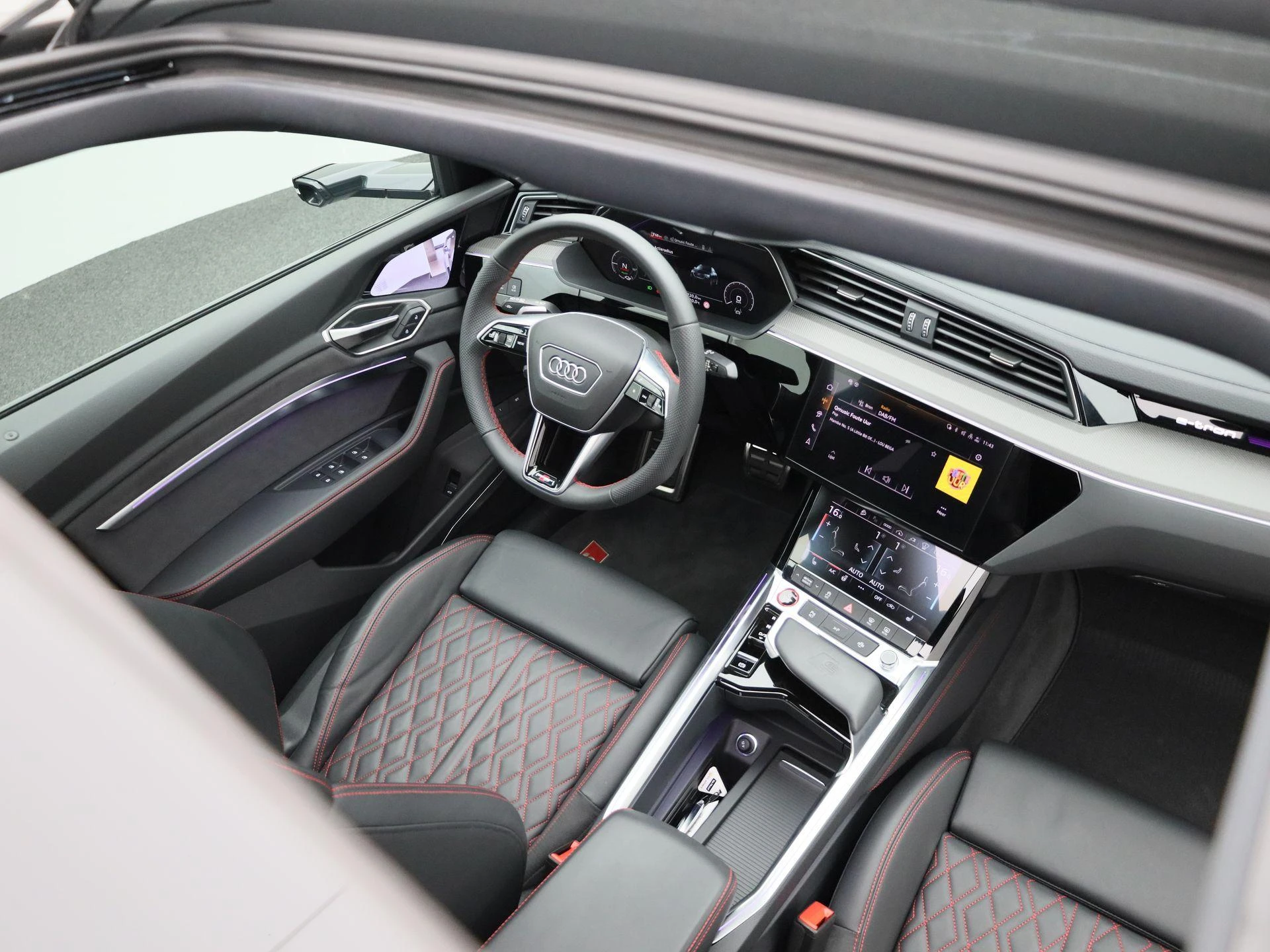 Audi-Q8 Sportback e-tron-image-46