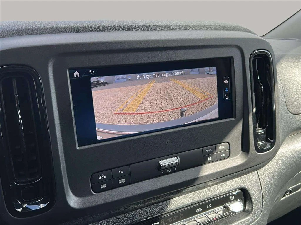 Mercedes-Benz-Vito-image-16