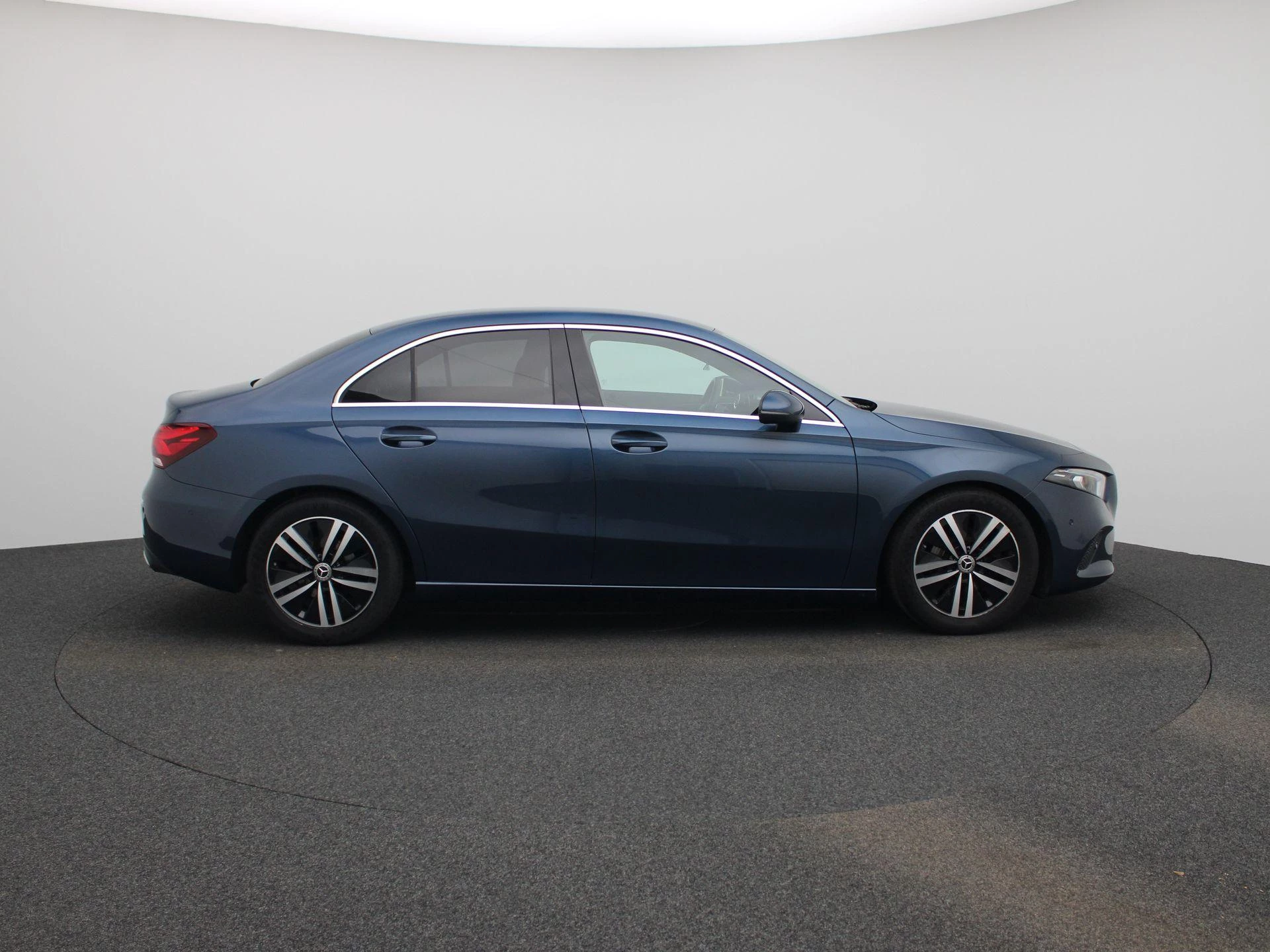 Mercedes-Benz-A-Klasse-image-5