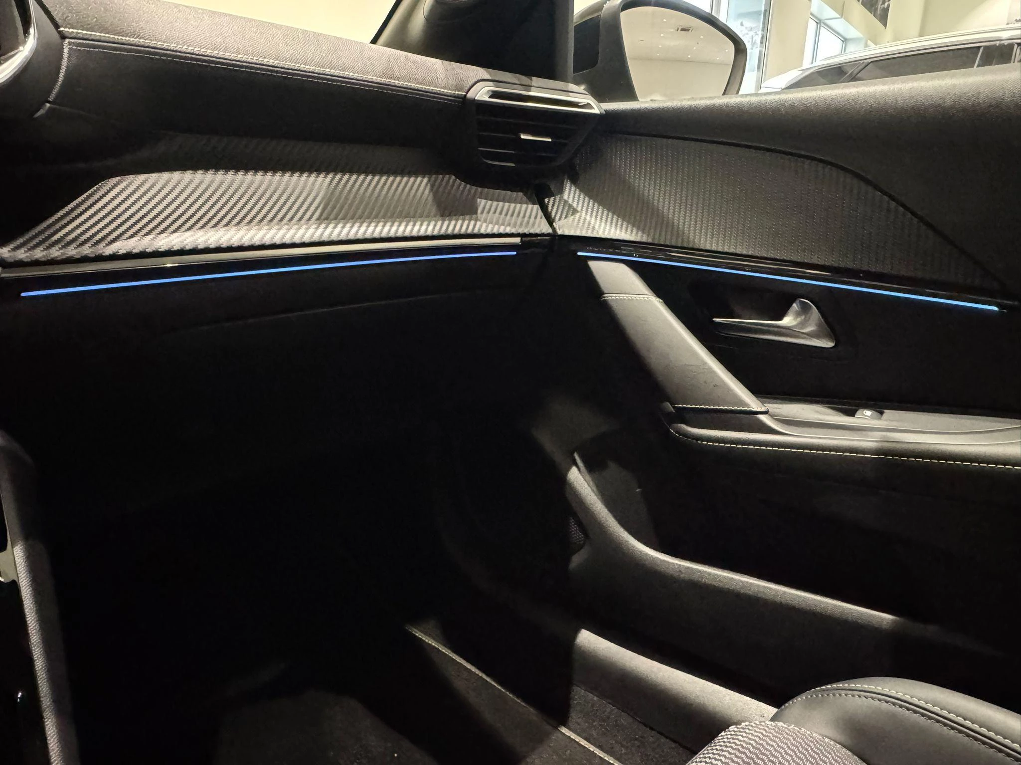 Peugeot-208-image-24