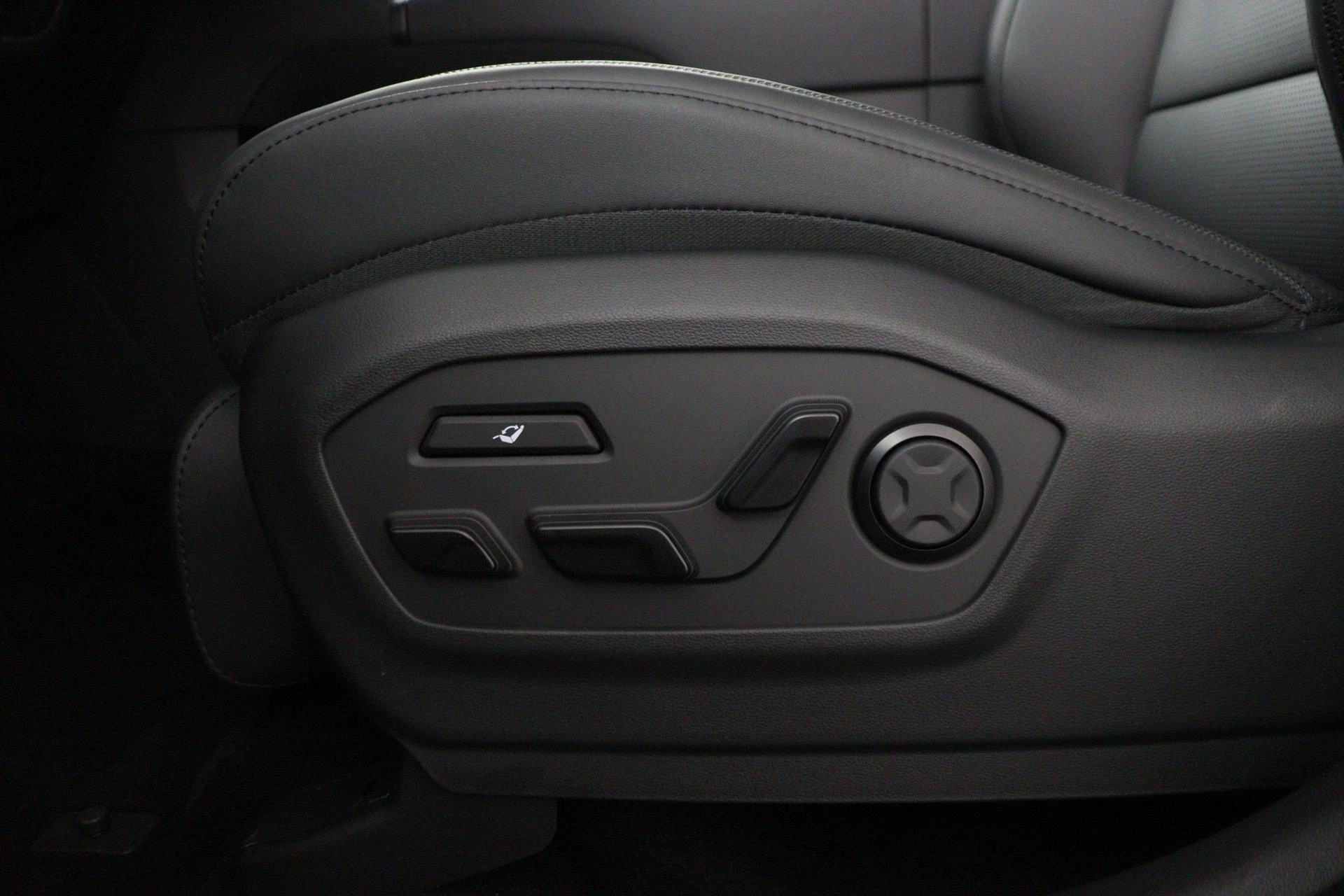 Hyundai-Santa Fe-image-47