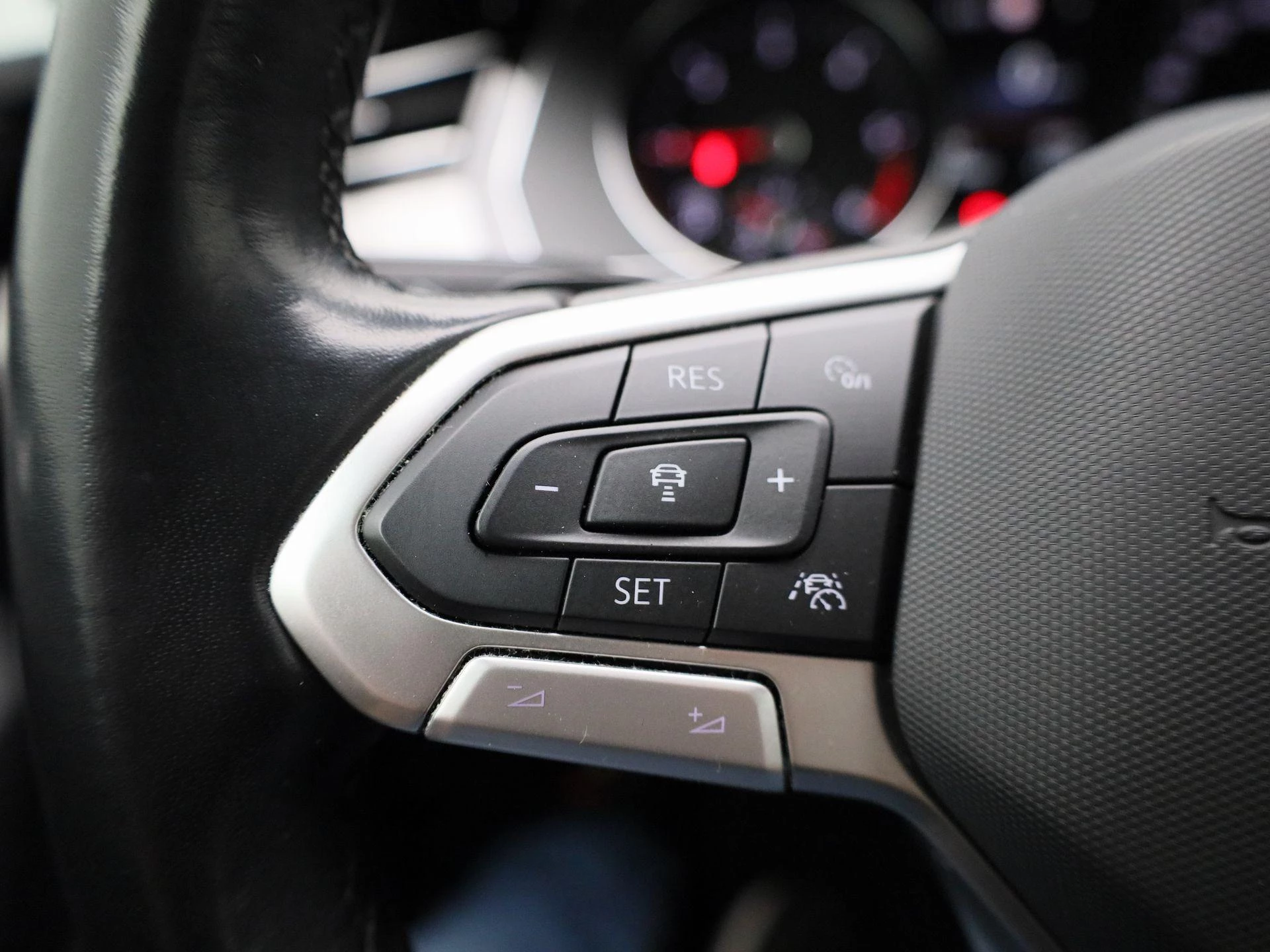 Volkswagen-Passat-image-18