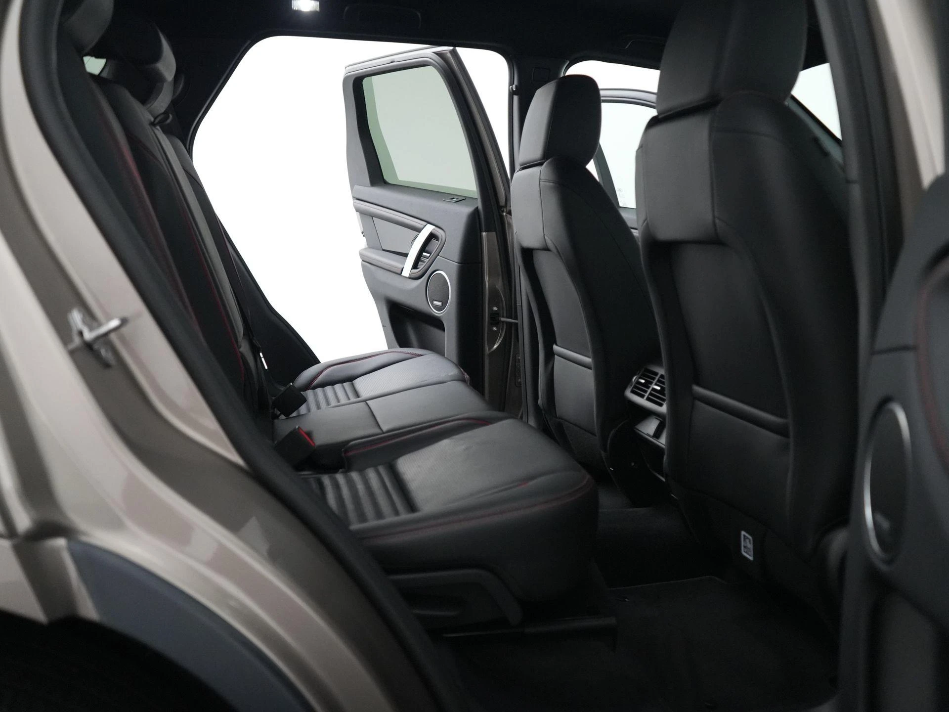 Land Rover-Discovery Sport-image-37
