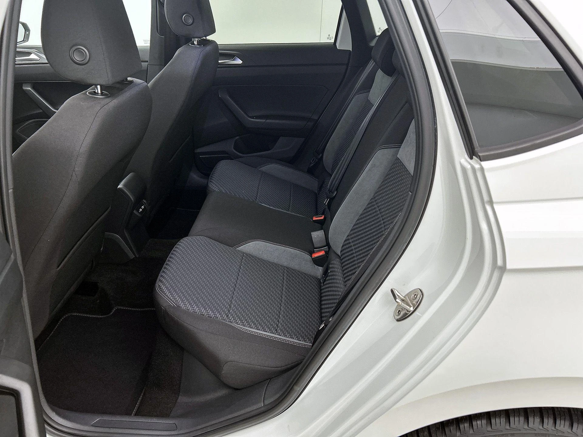 Volkswagen-Polo-image-26
