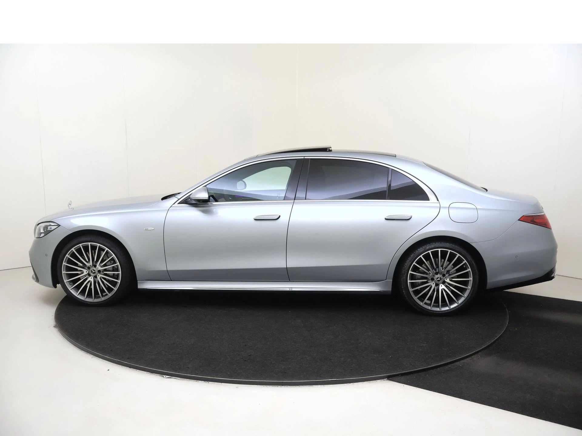 Mercedes-Benz-S-Klasse-image-7