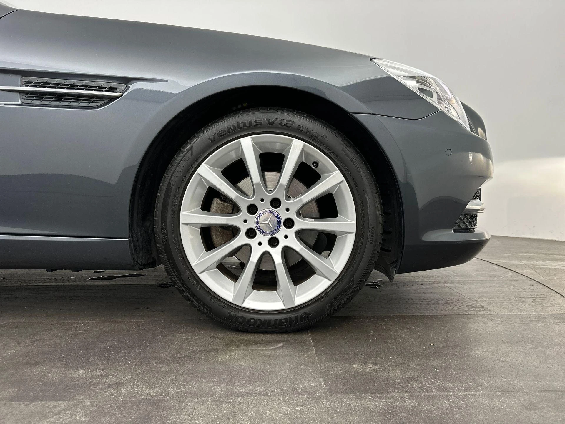 Mercedes-Benz-SLK-image-25