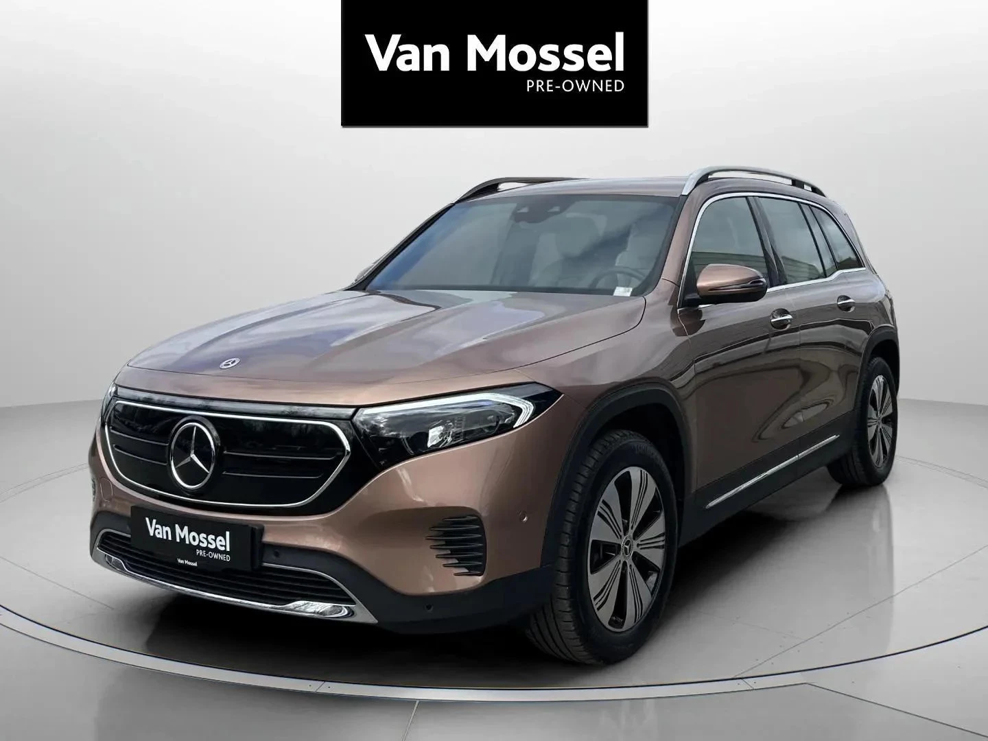 Mercedes-Benz-EQB-image-0