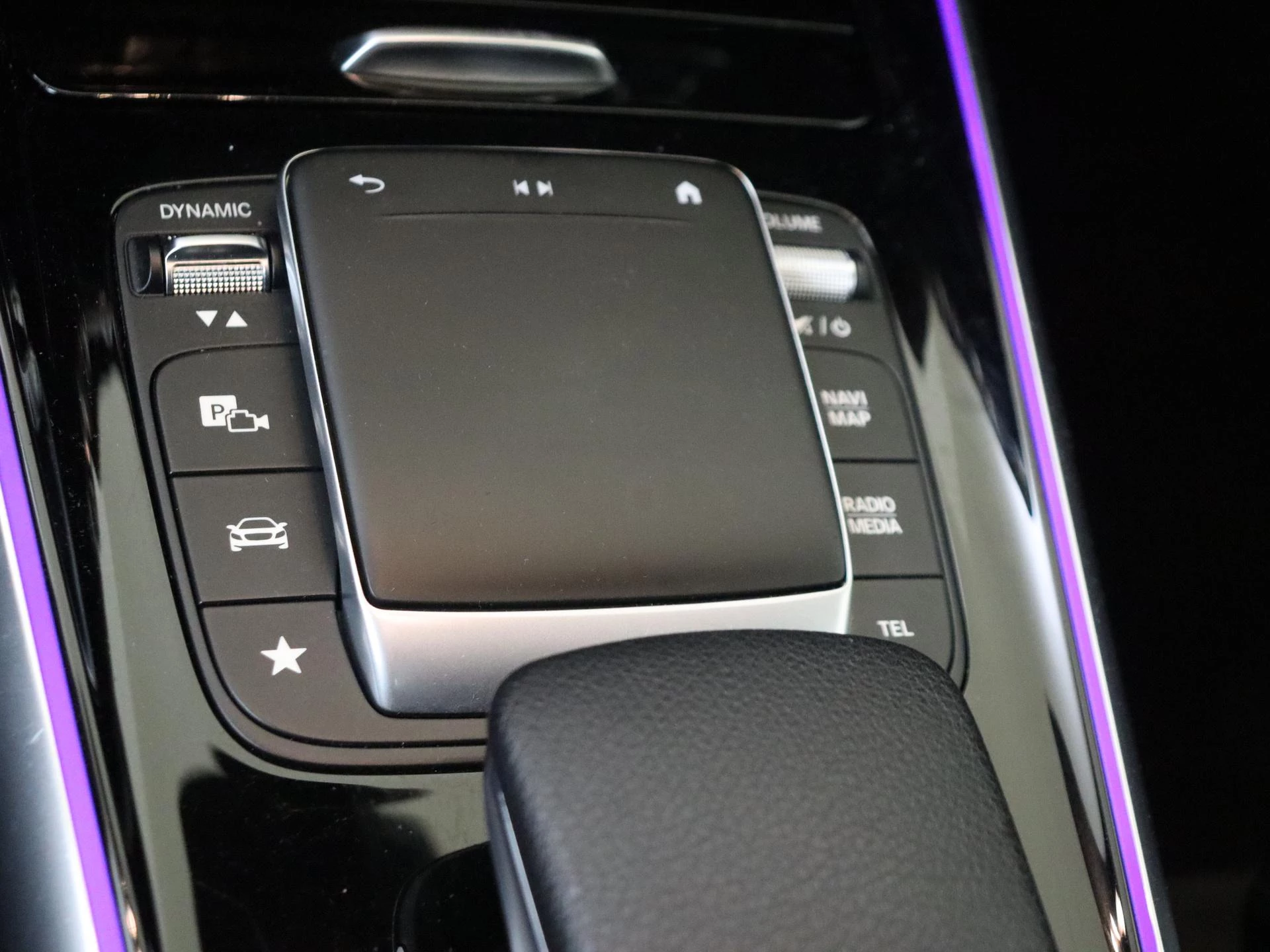 Mercedes-Benz-GLA-image-19