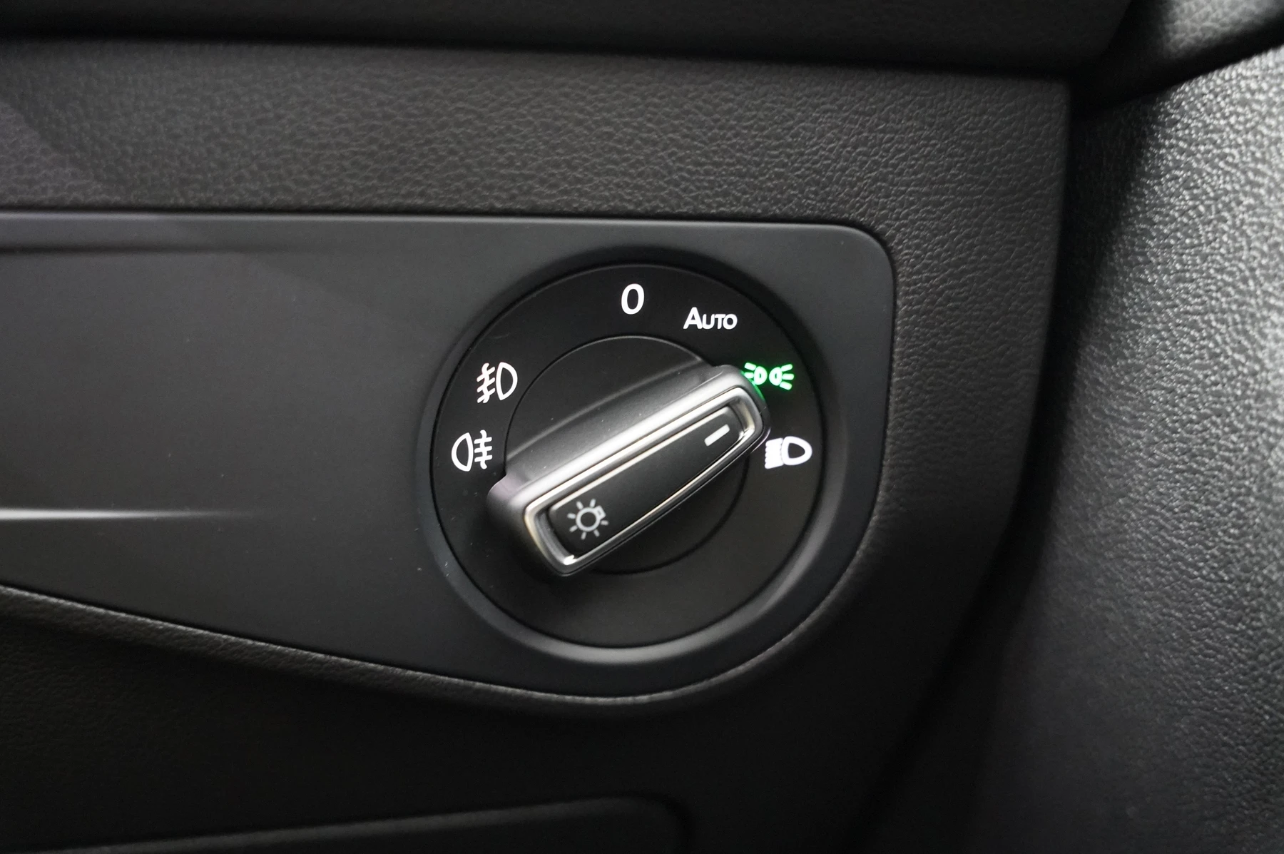Volkswagen-Tiguan-image-20