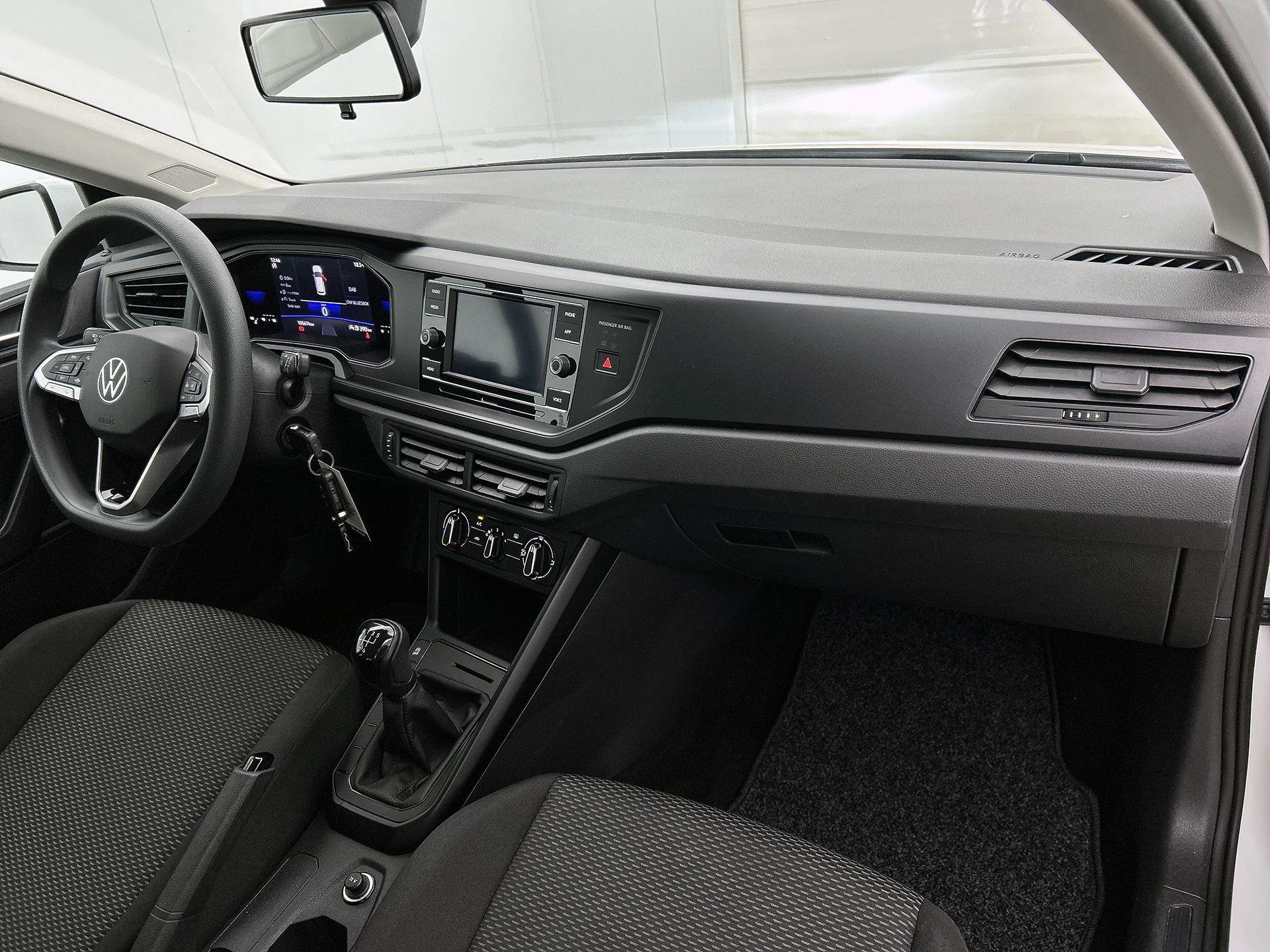 Volkswagen-Polo-image-11