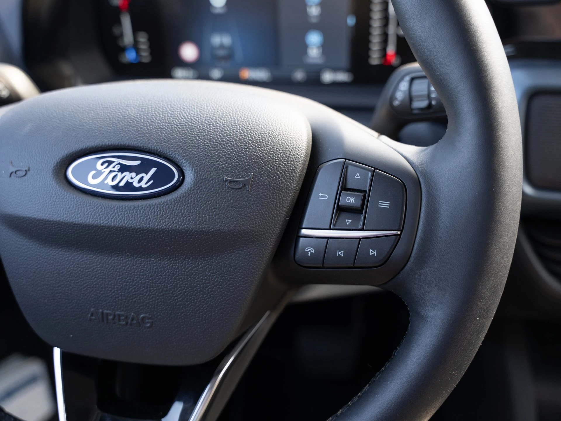 Ford-Tourneo Courier-image-13