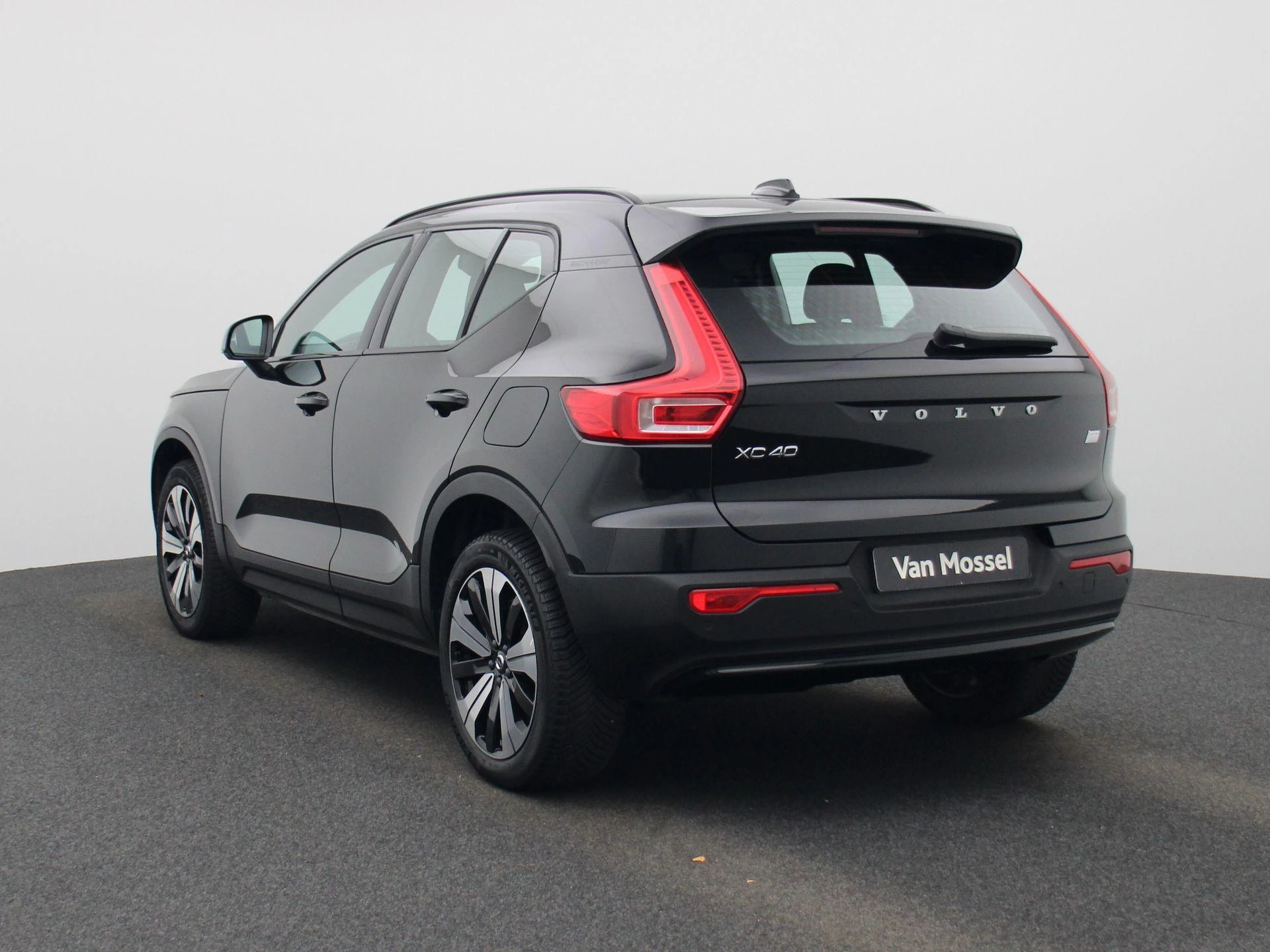 Volvo-XC40-image-1
