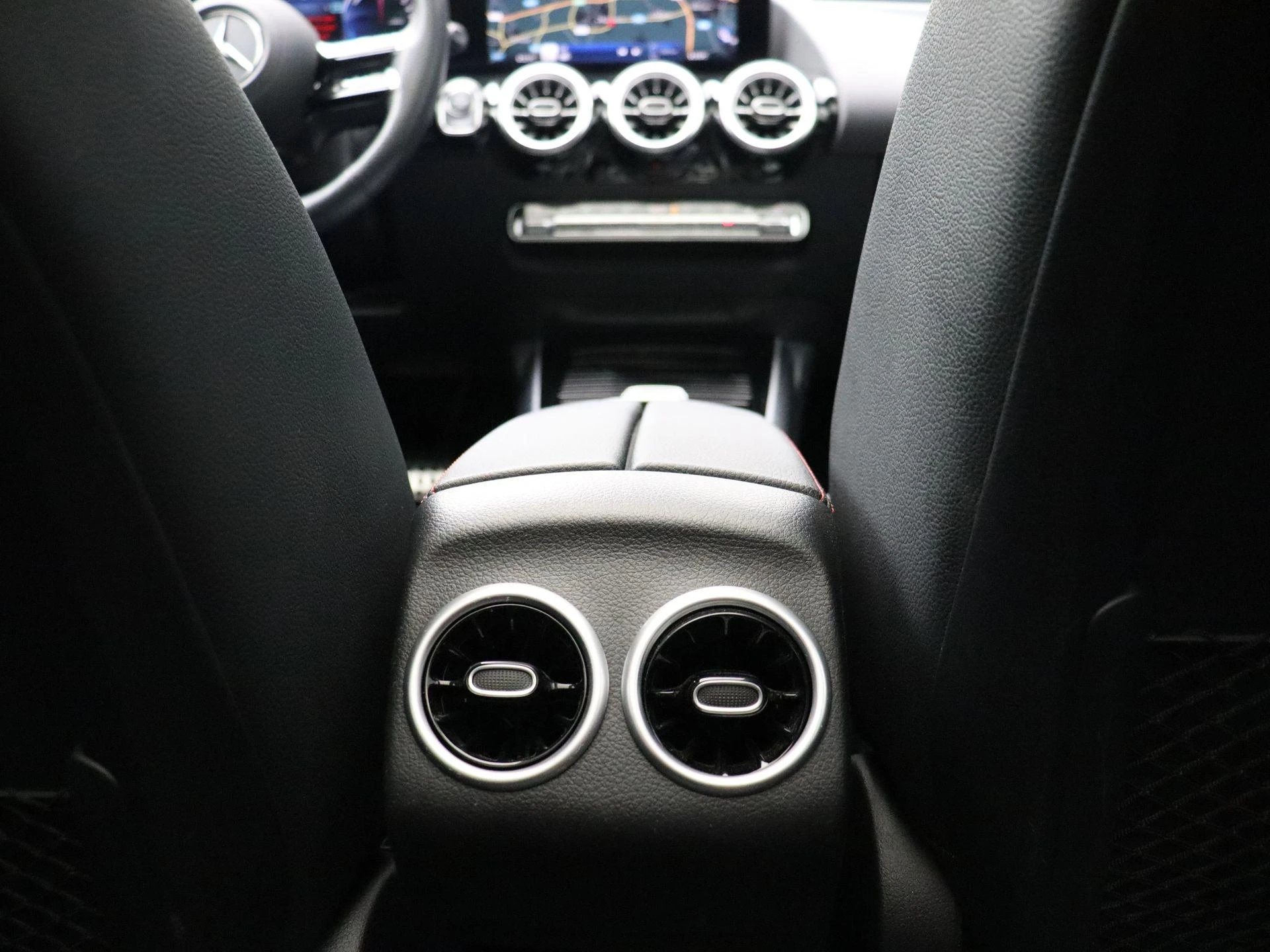 Mercedes-Benz-GLA-image-26