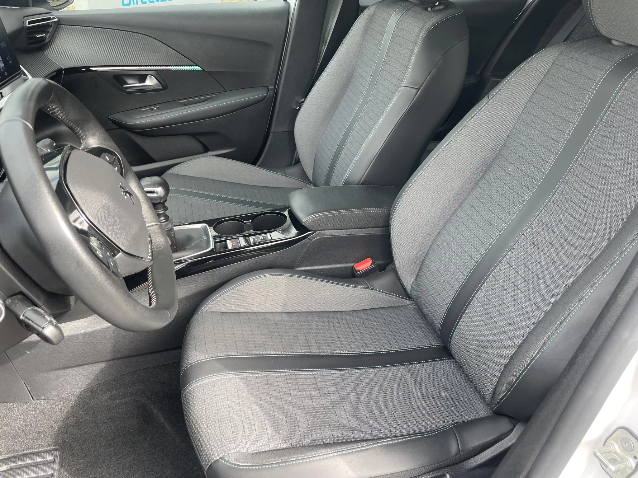 Peugeot-208-image-12