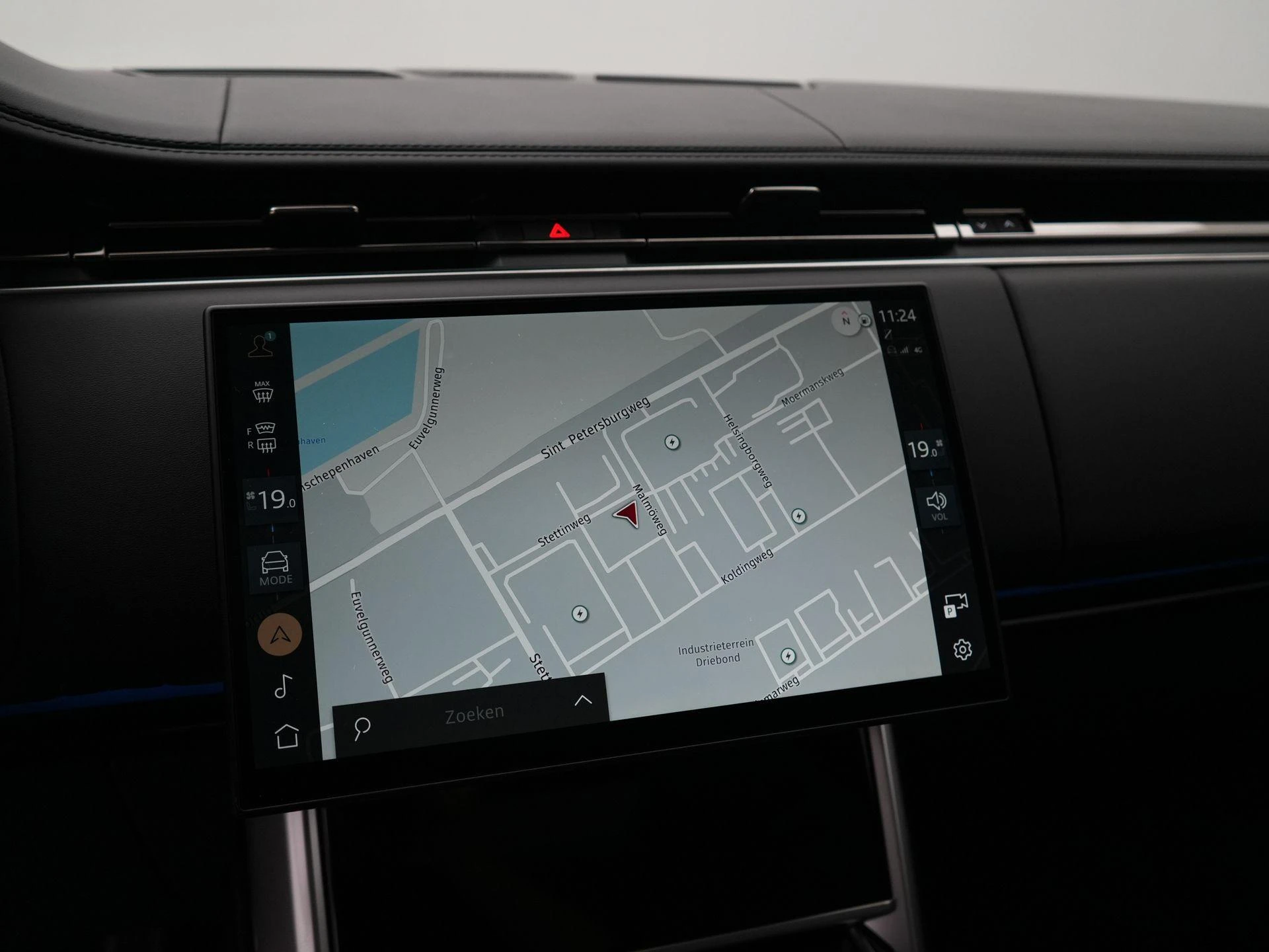 Land Rover-Range Rover-image-23