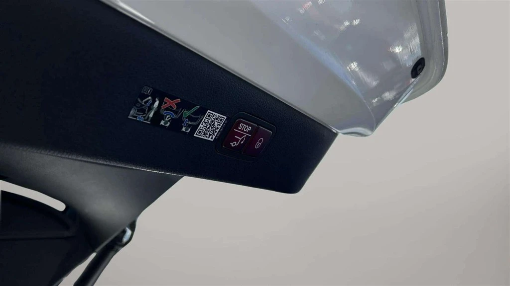 Mercedes-Benz-EQS-image-24
