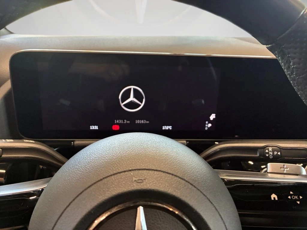 Mercedes-Benz-GLA 200-image-6