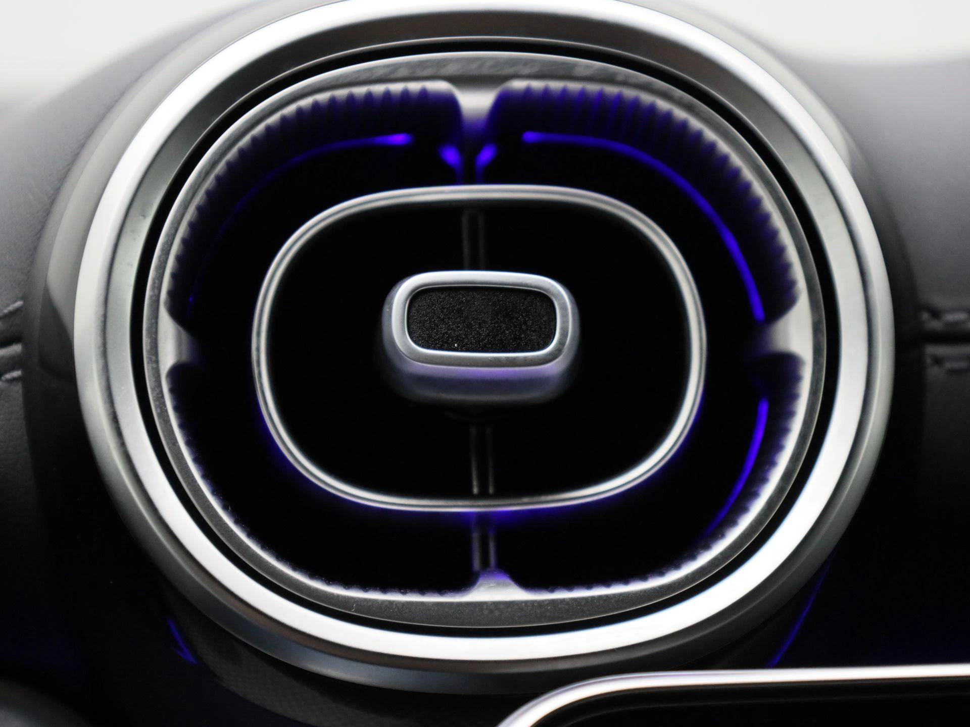 Mercedes-Benz-GLC-image-27