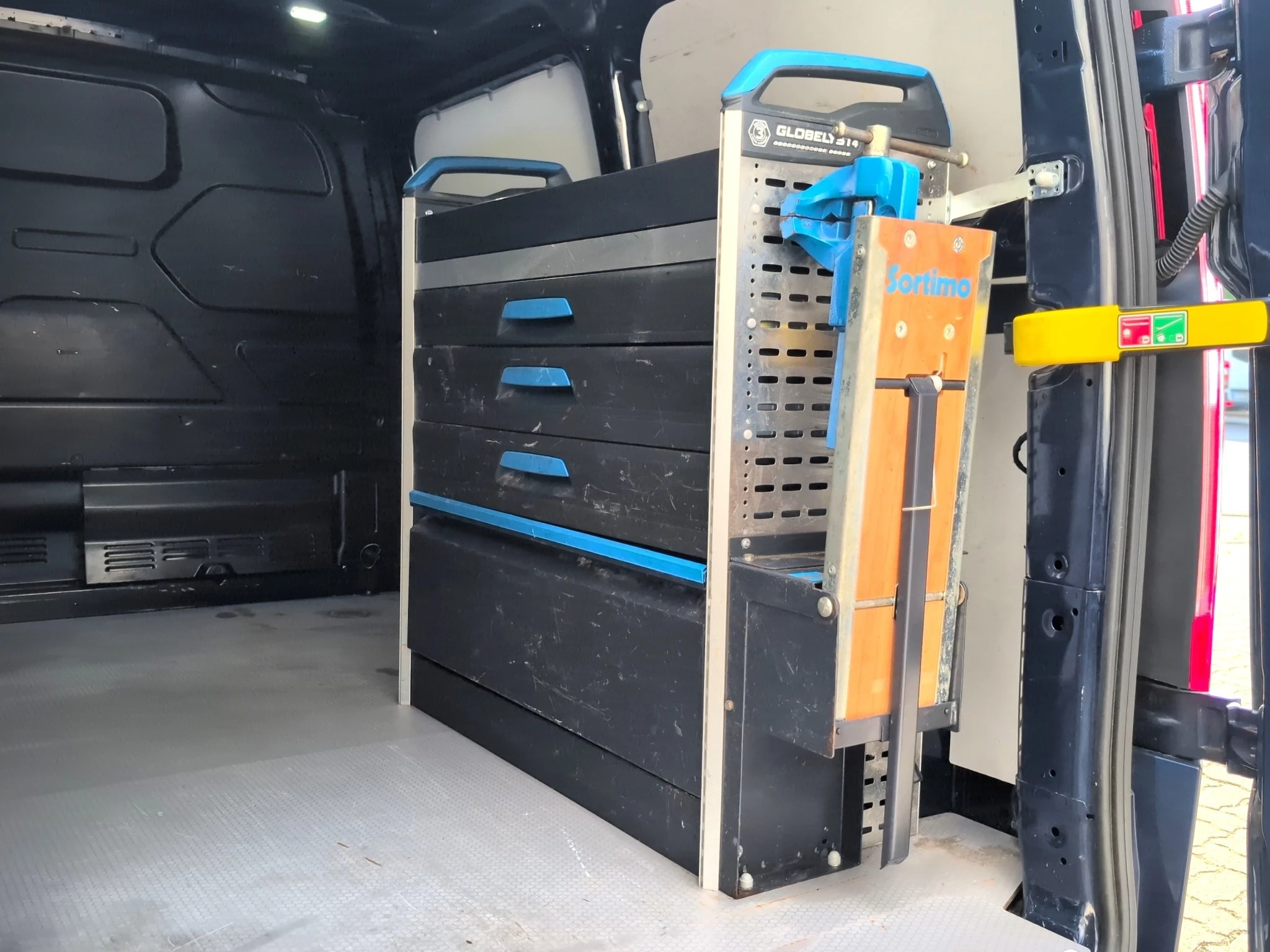 Ford-Transit Custom-image-18
