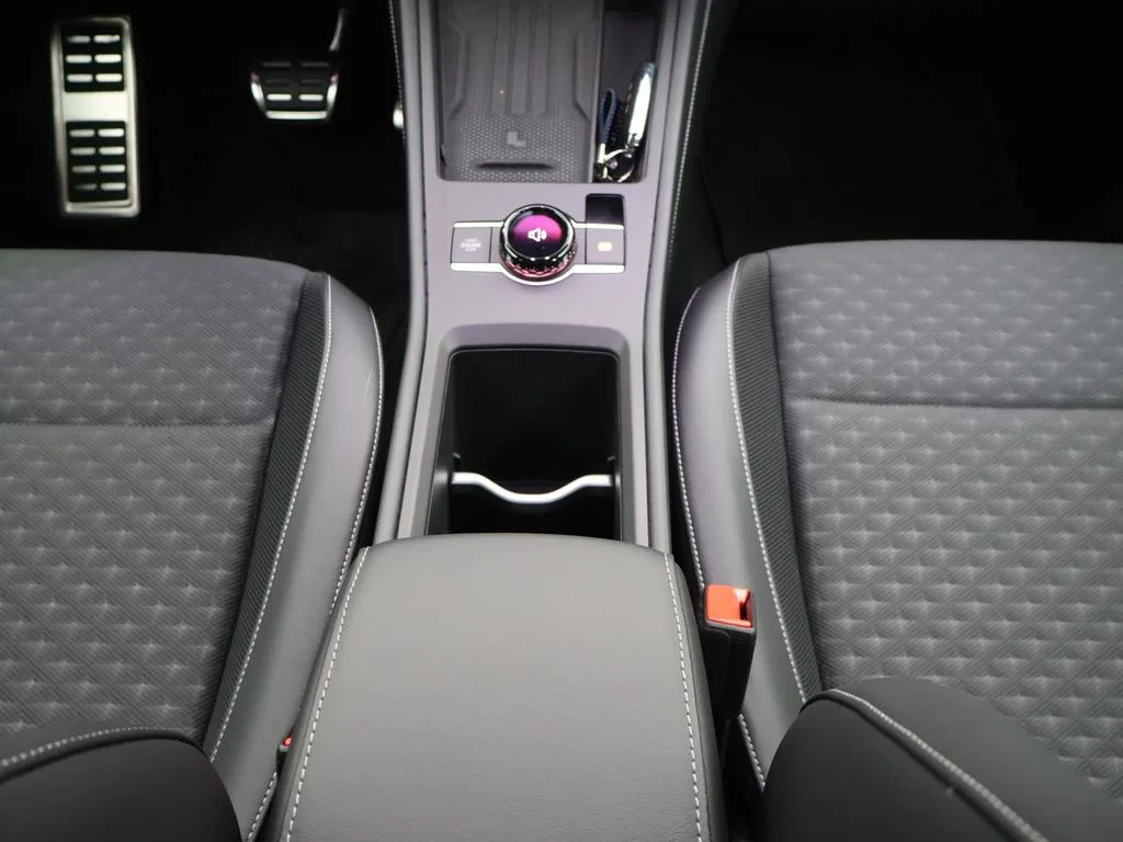 Volkswagen-T-Roc-image-12