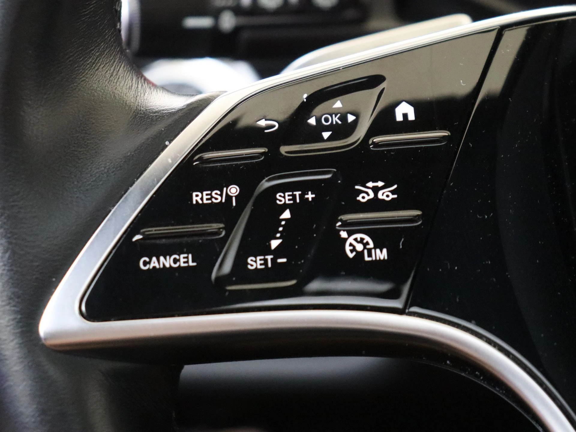 Mercedes-Benz-E-Klasse-image-11
