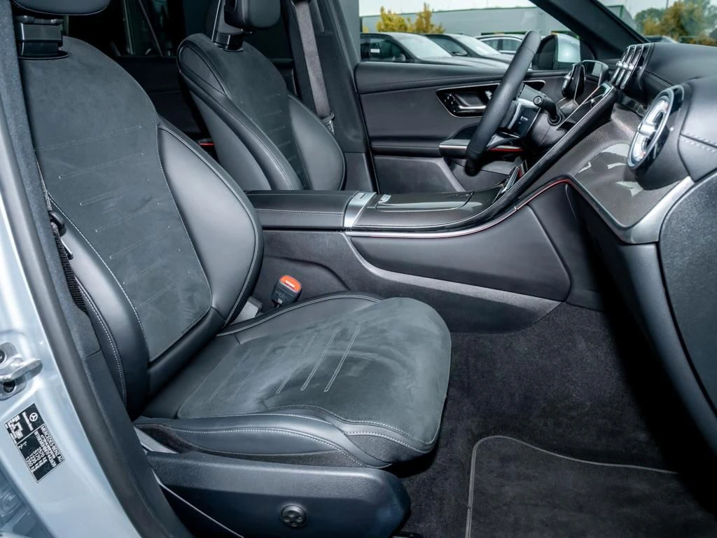 Mercedes-Benz-GLC 300 d-image-11