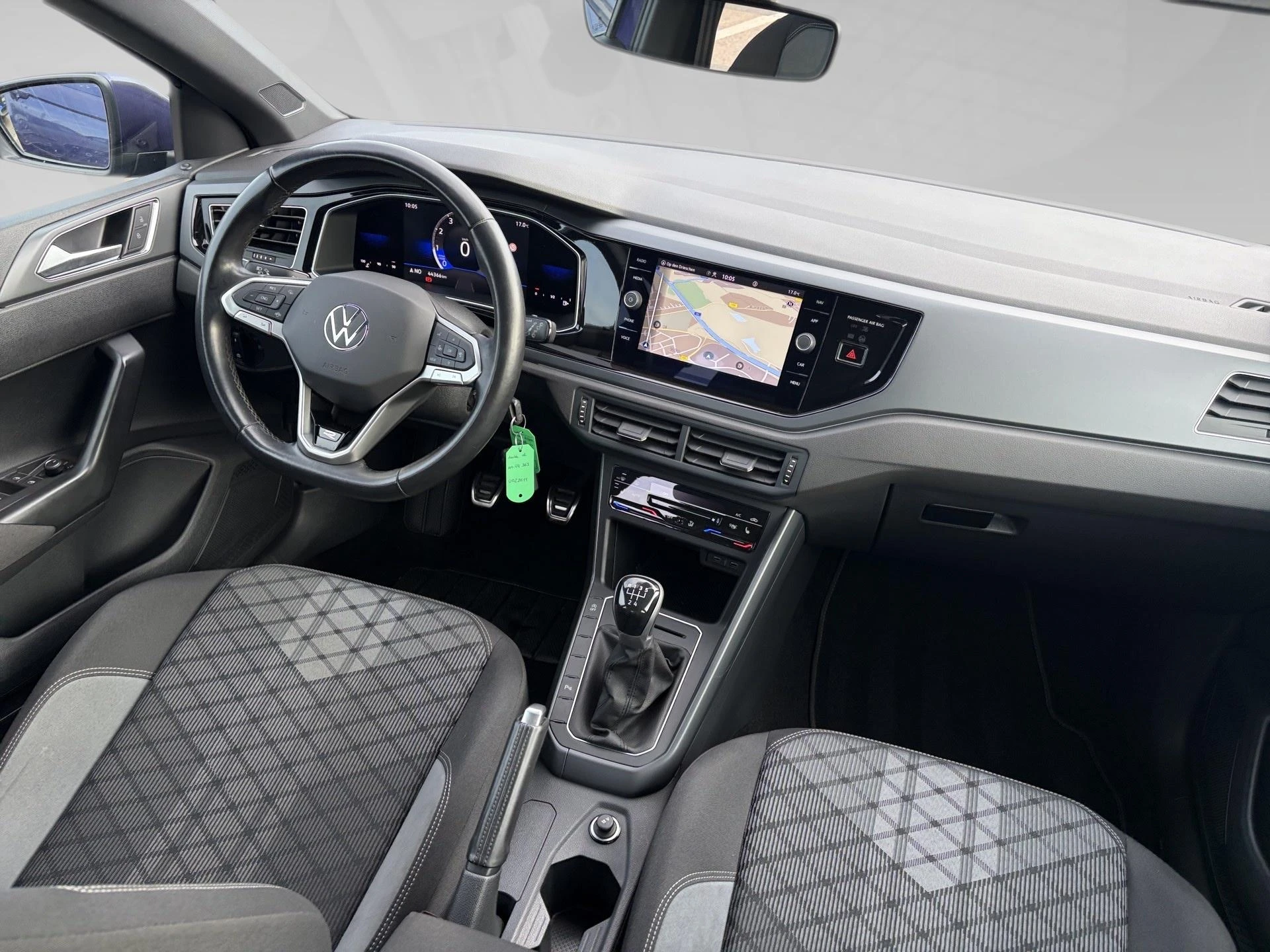 Volkswagen-Polo-image-4