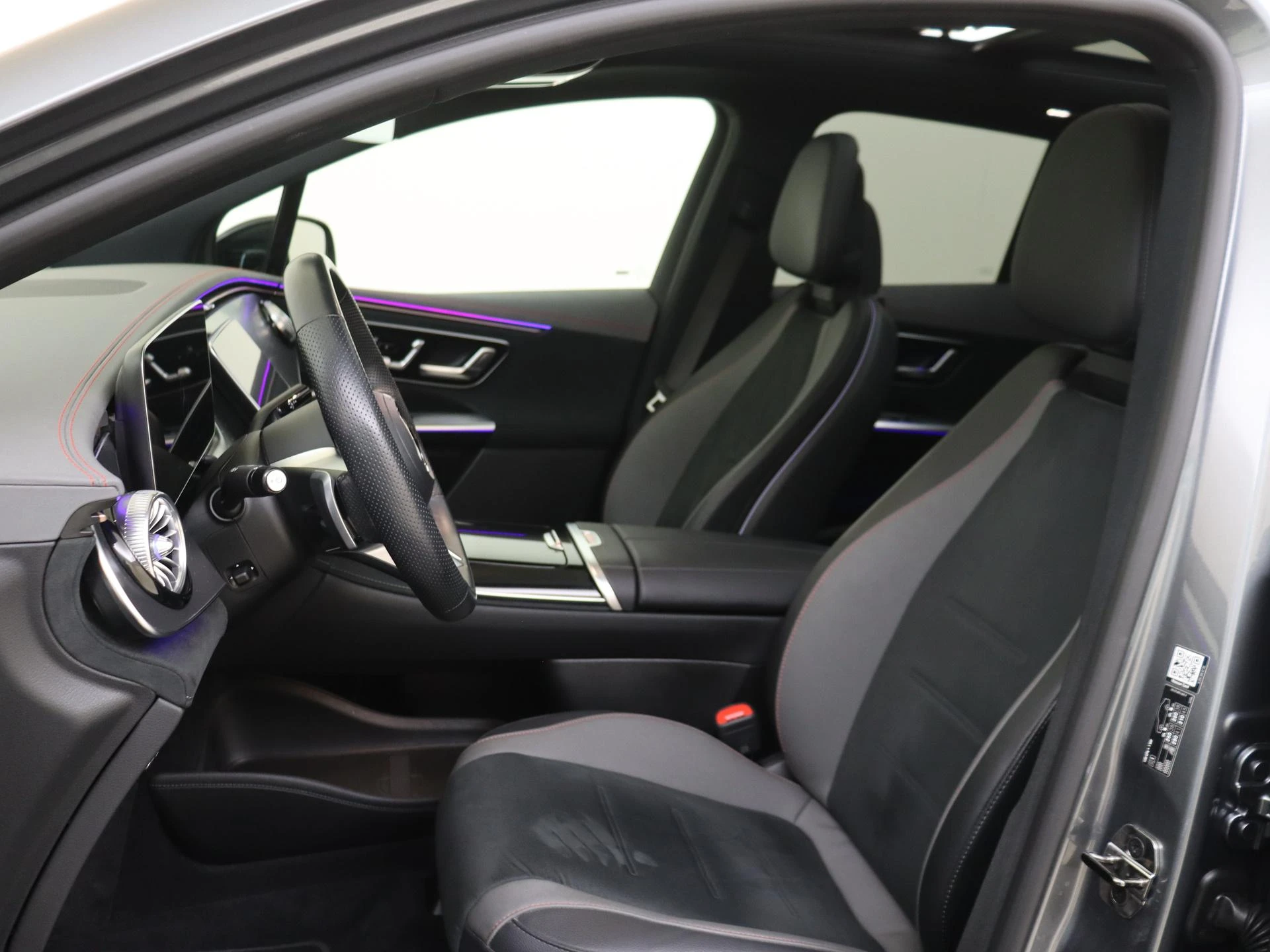 Mercedes-Benz-EQE-image-10