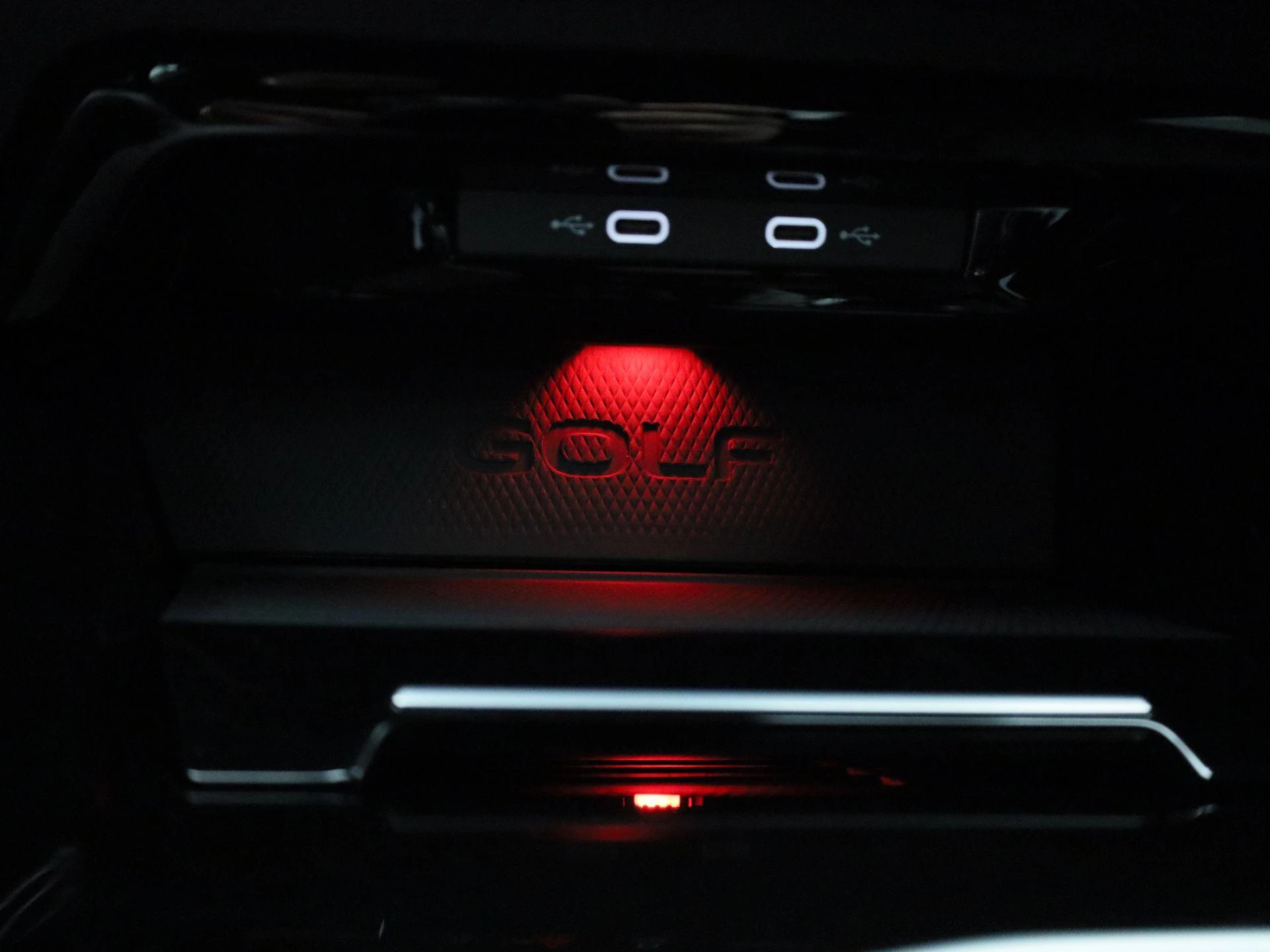 Volkswagen-Golf-image-27