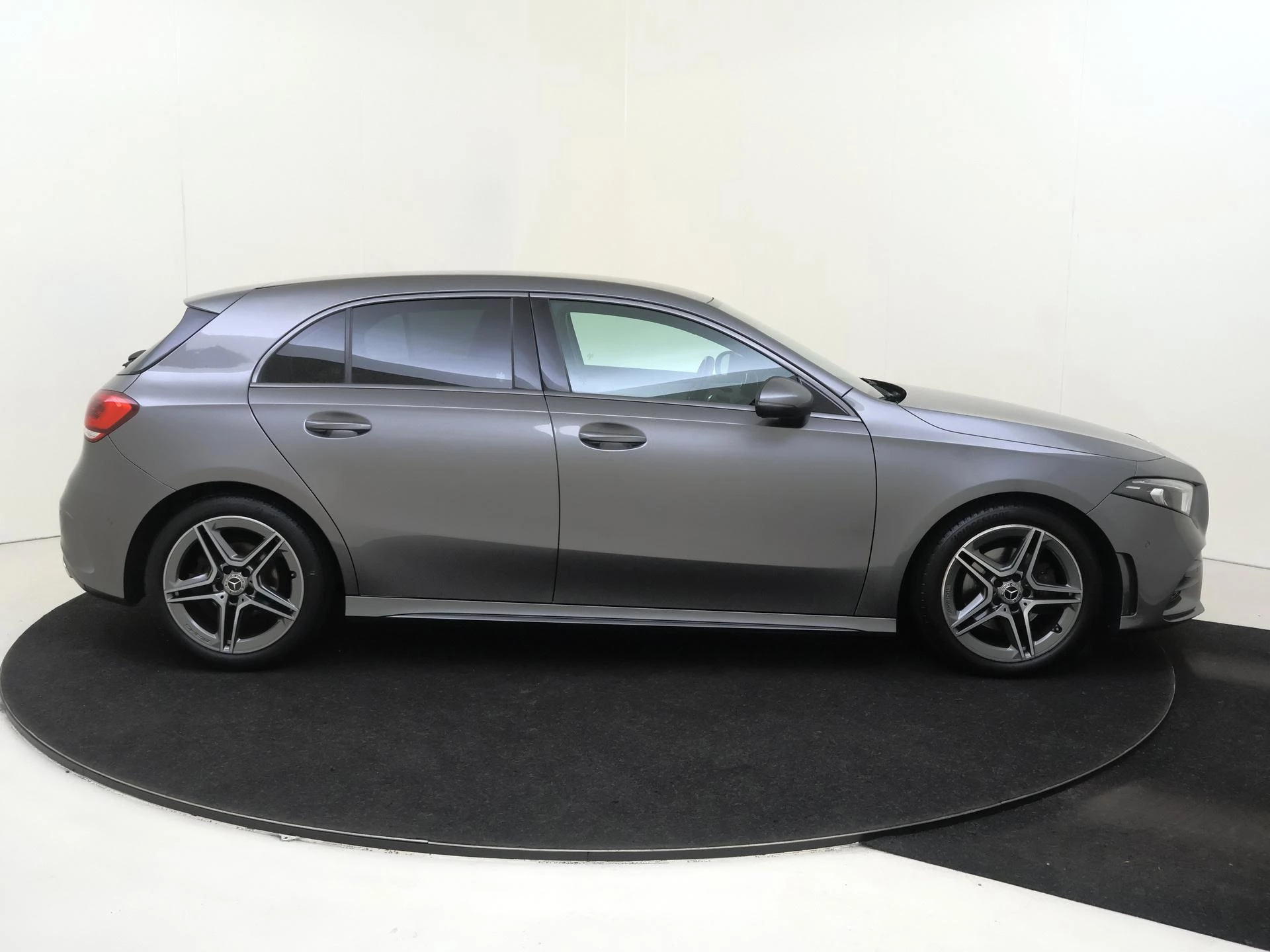 Mercedes-Benz-A-Klasse-image-8