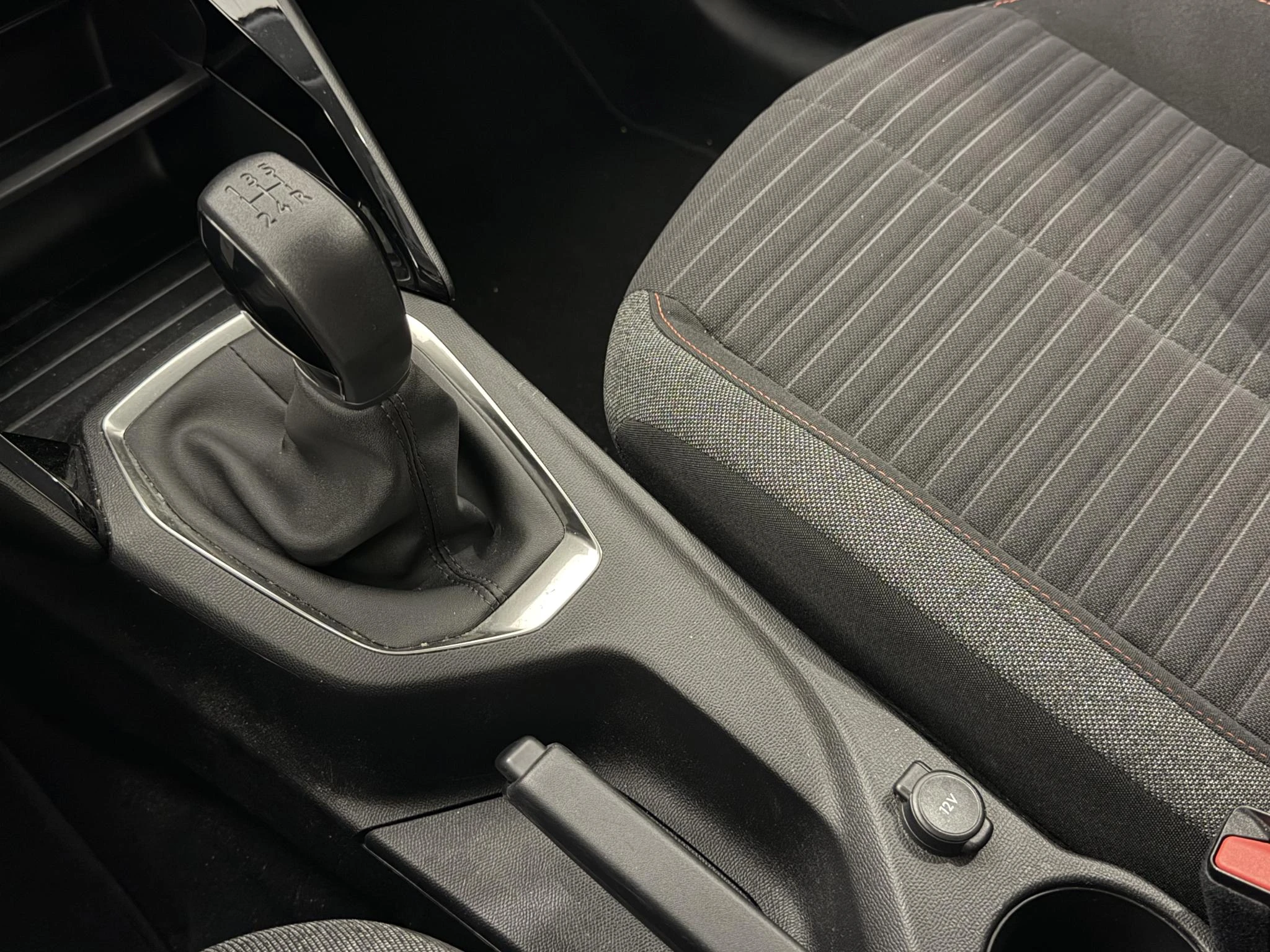 Peugeot-208-image-9