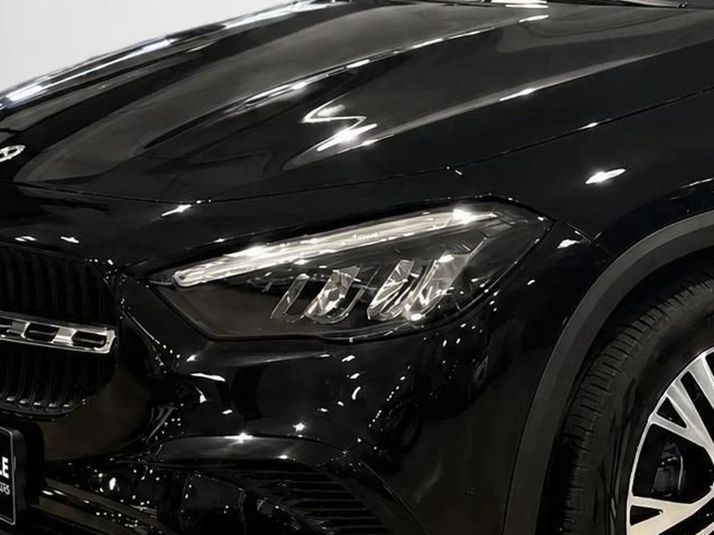 Mercedes-Benz-GLA 200 d-image-4