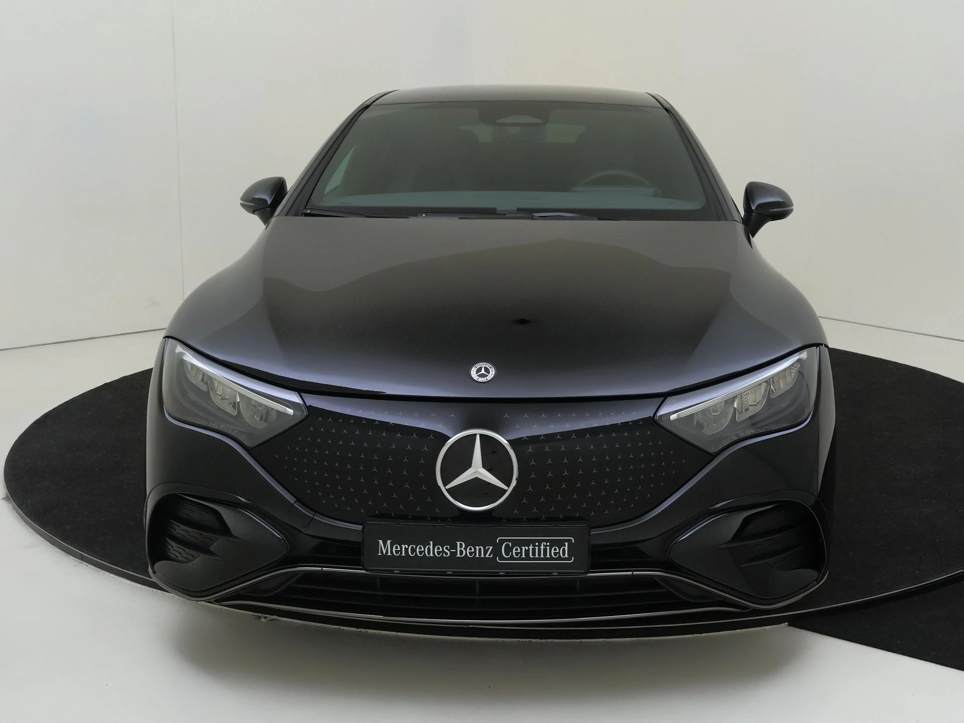 Mercedes-Benz-EQE-image-8