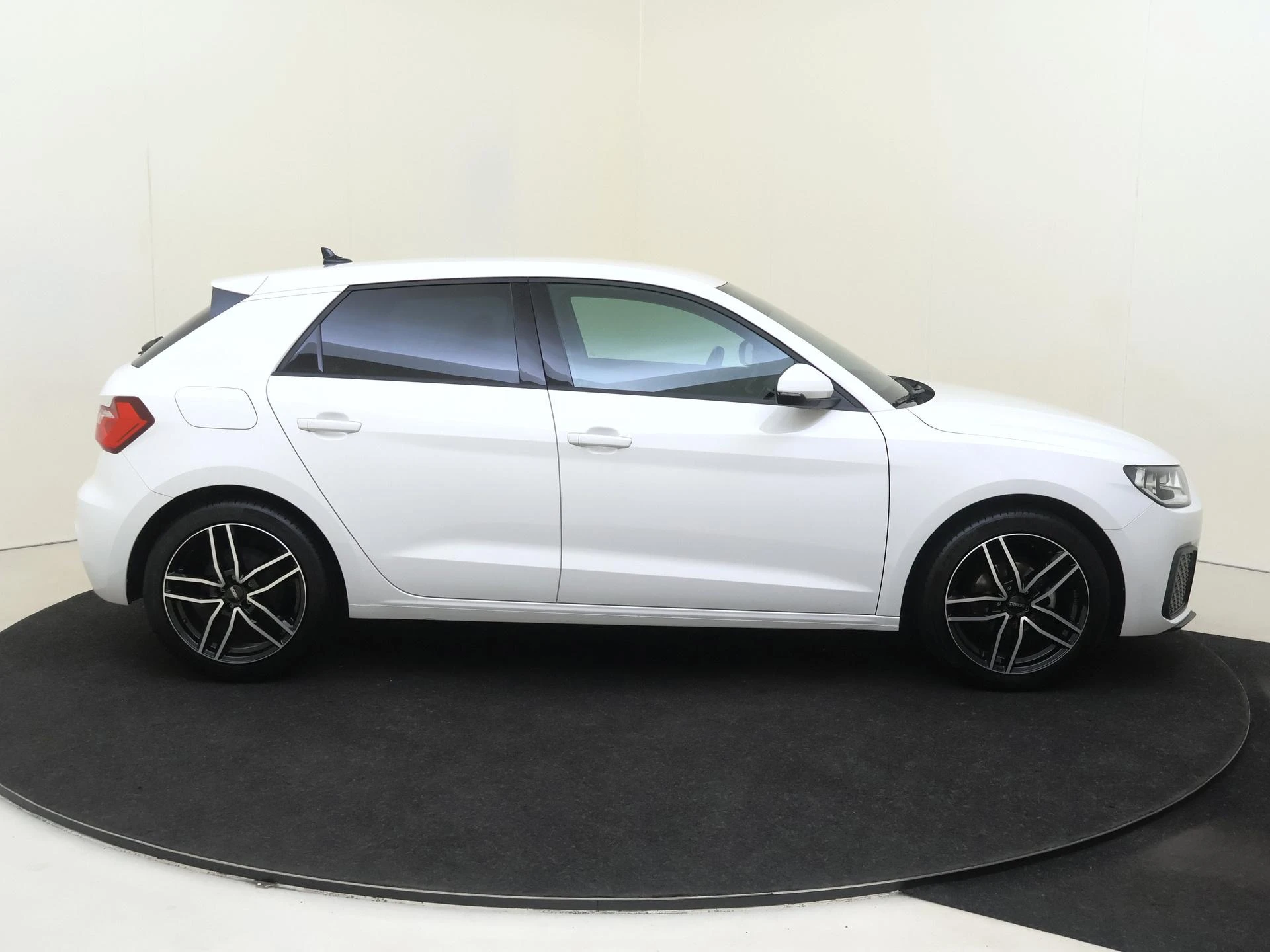 Audi-A1 Sportback-image-8