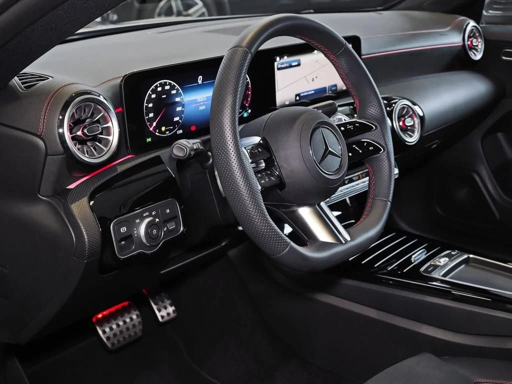 Mercedes-Benz-CLA 200-image-9