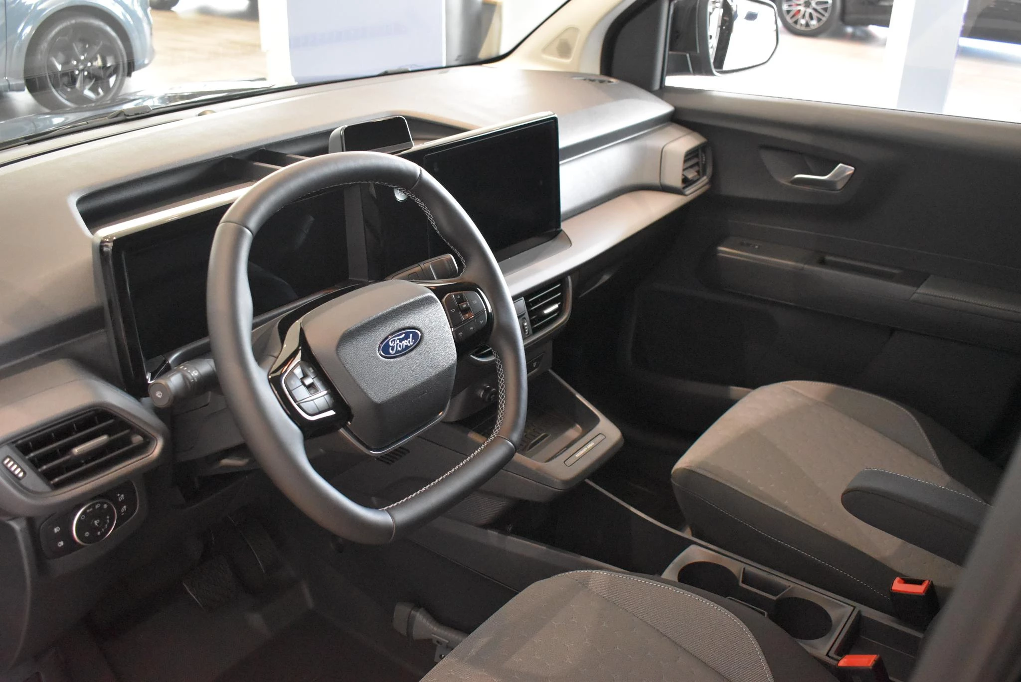 Ford E-Transit Cour. Limited 44 kWh