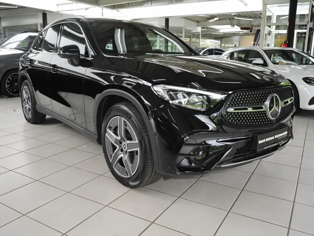 Mercedes-Benz-GLC 300 d-image-3