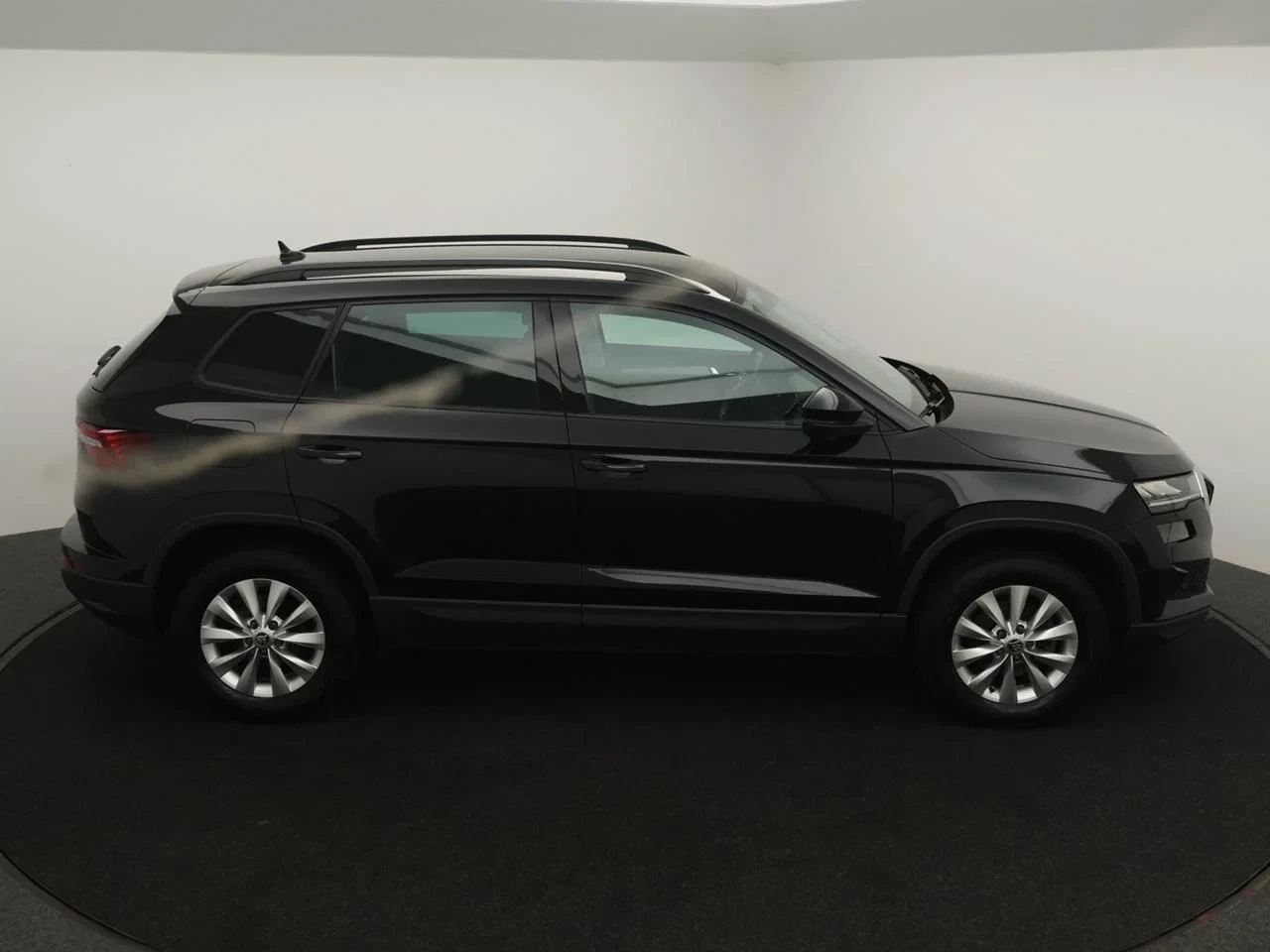 Škoda Karoq Karoq Clever 1.0 TSI 110PK *NAVI*BLTH*CRUISE*APP CONNECT*VERDUISTERDE RAMEN*CAMERA*..