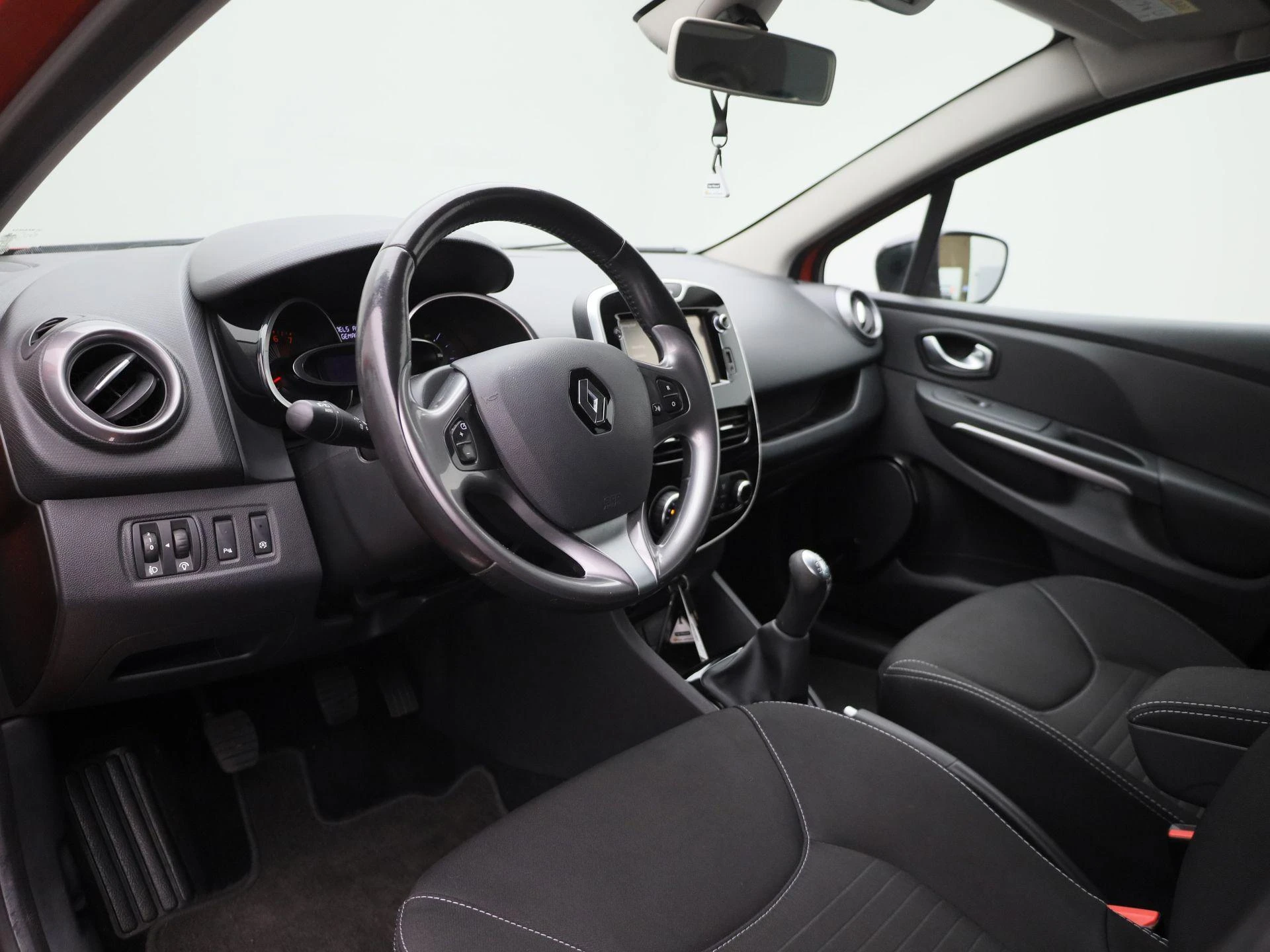 Renault-Clio-image-29
