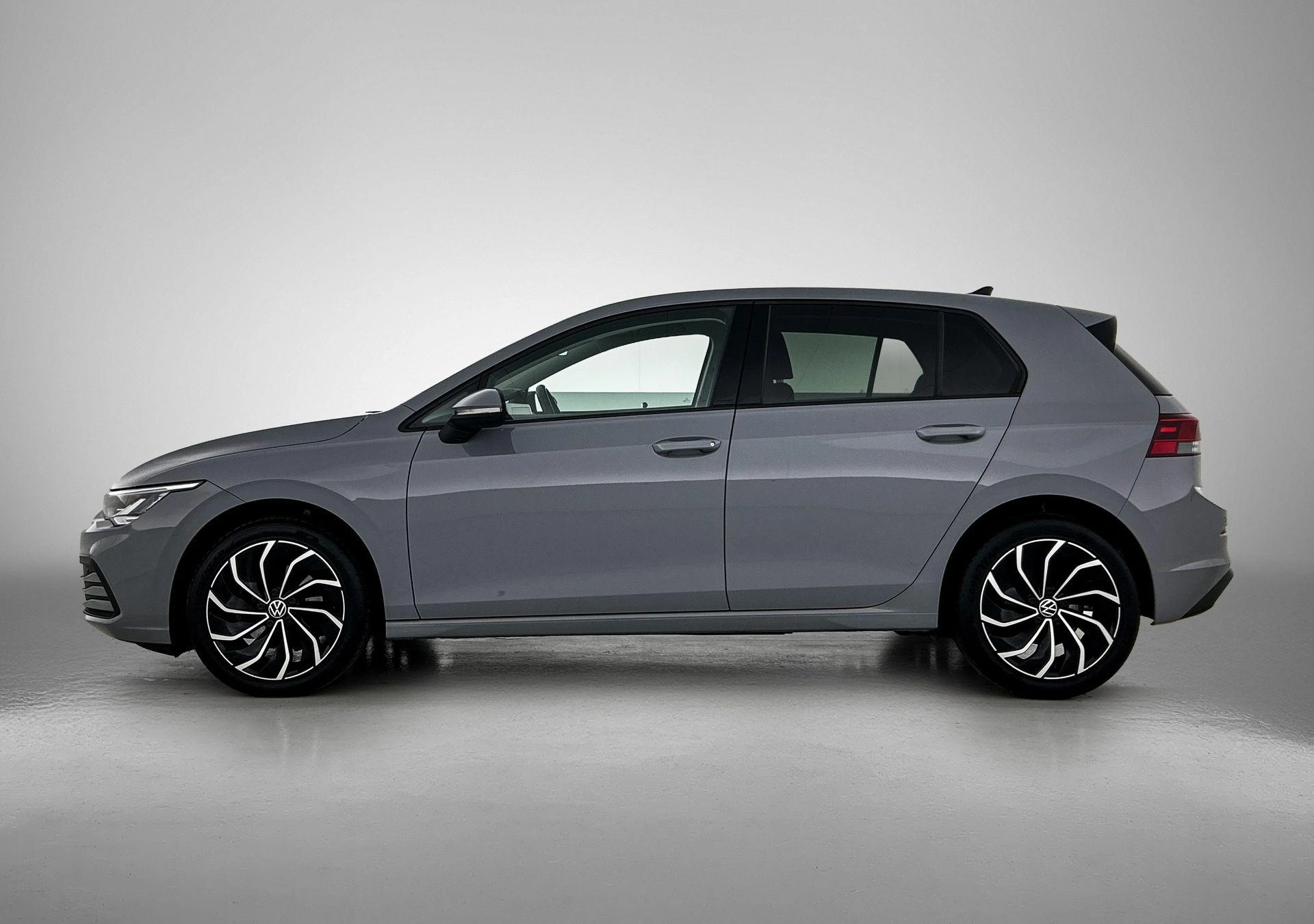 Volkswagen-Golf-image-1