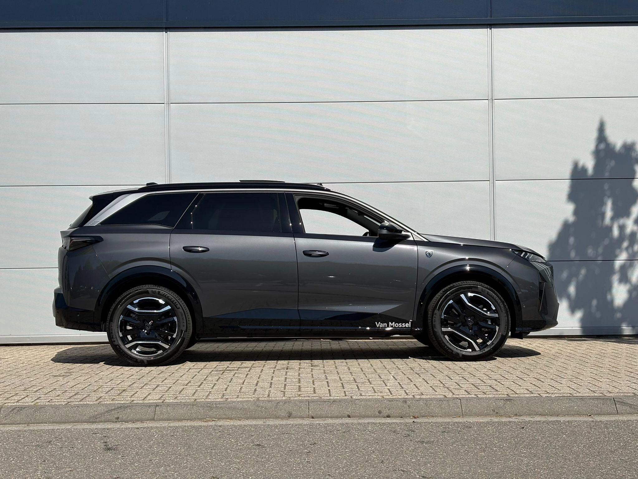 Peugeot-e-5008-image-6