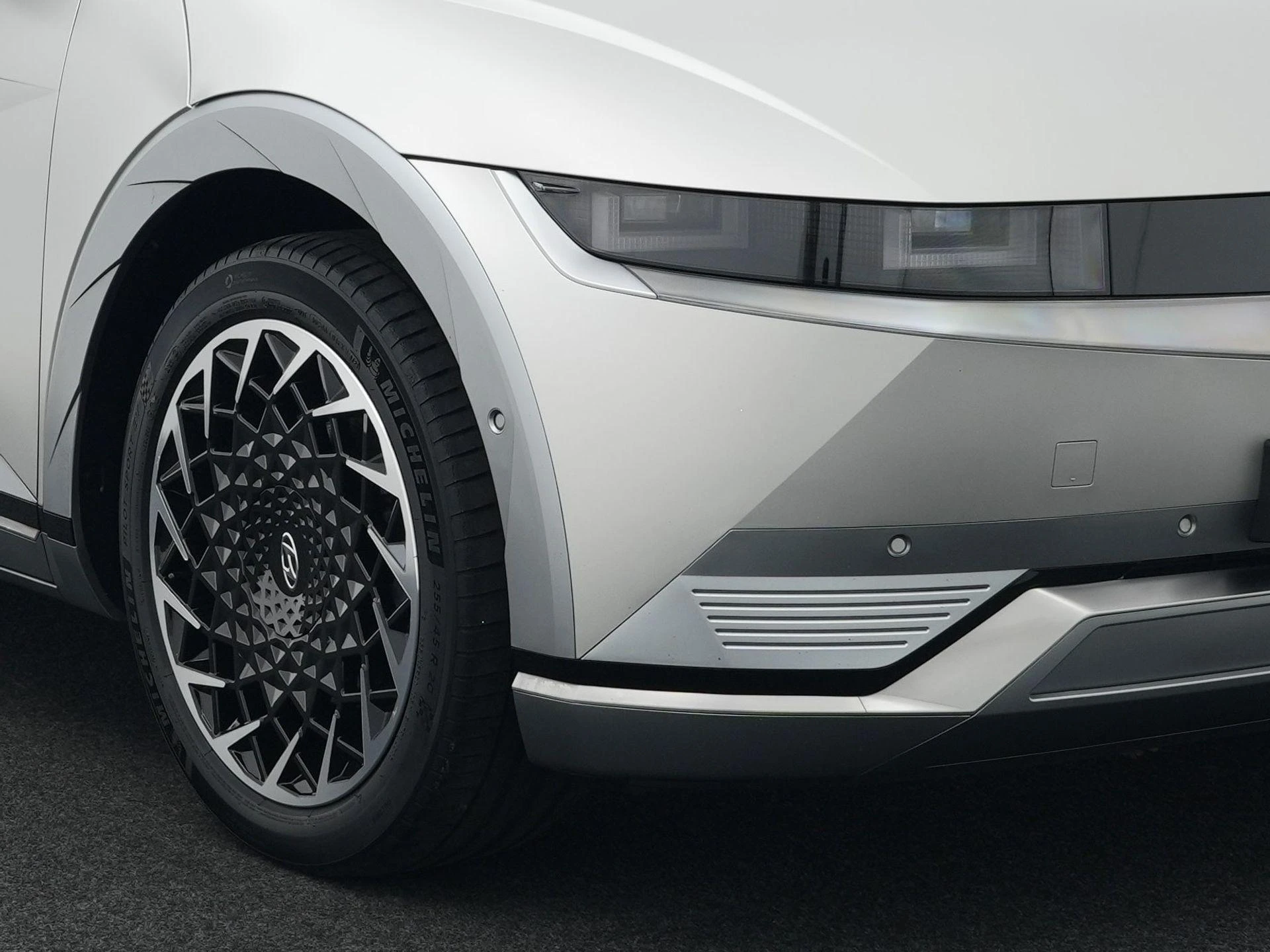 Hyundai-IONIQ 5-image-10
