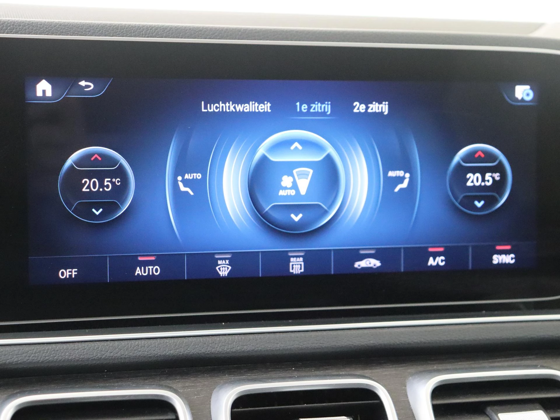 Mercedes-Benz-GLE-image-17