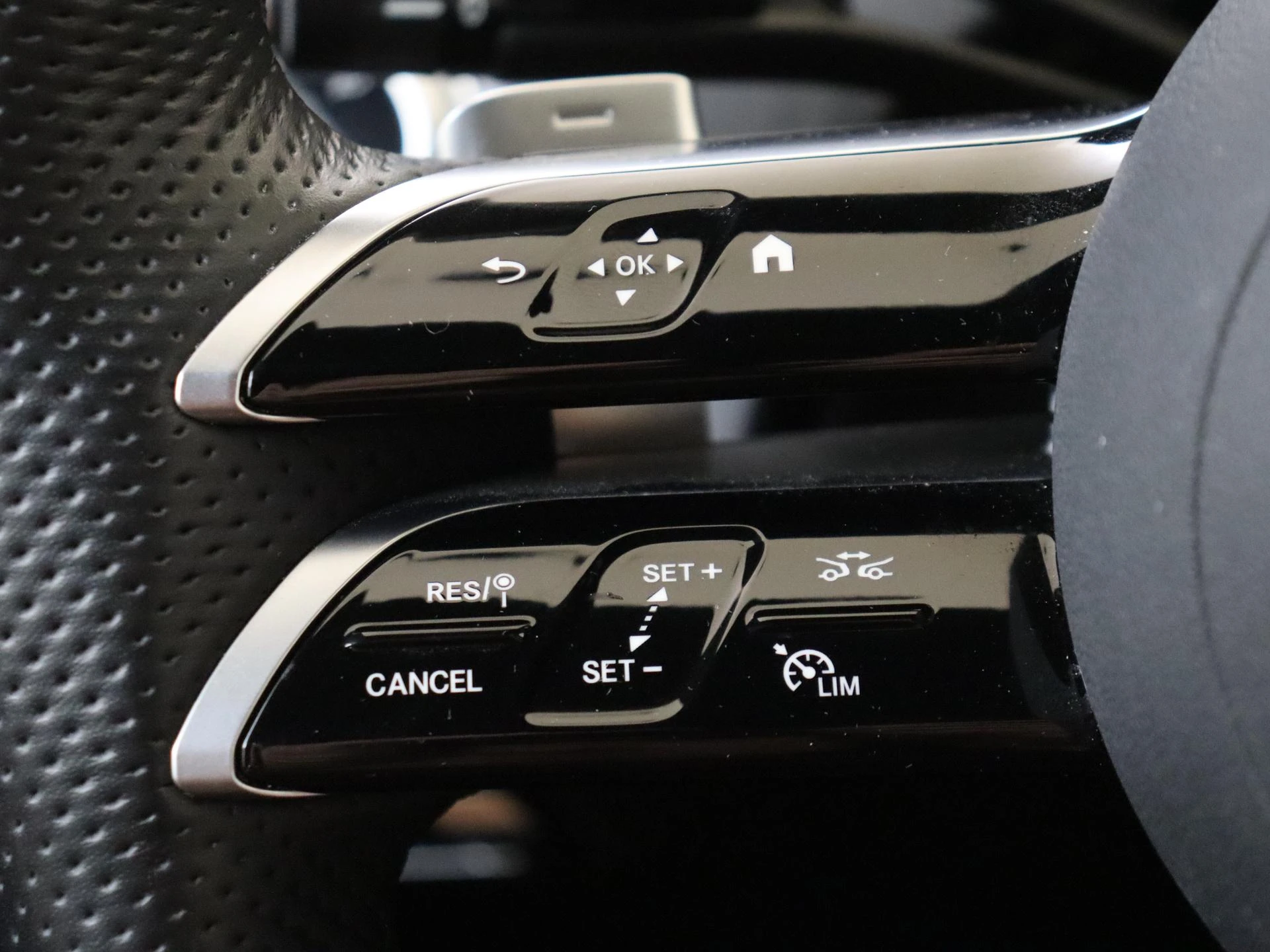 Mercedes-Benz-E-Klasse-image-12