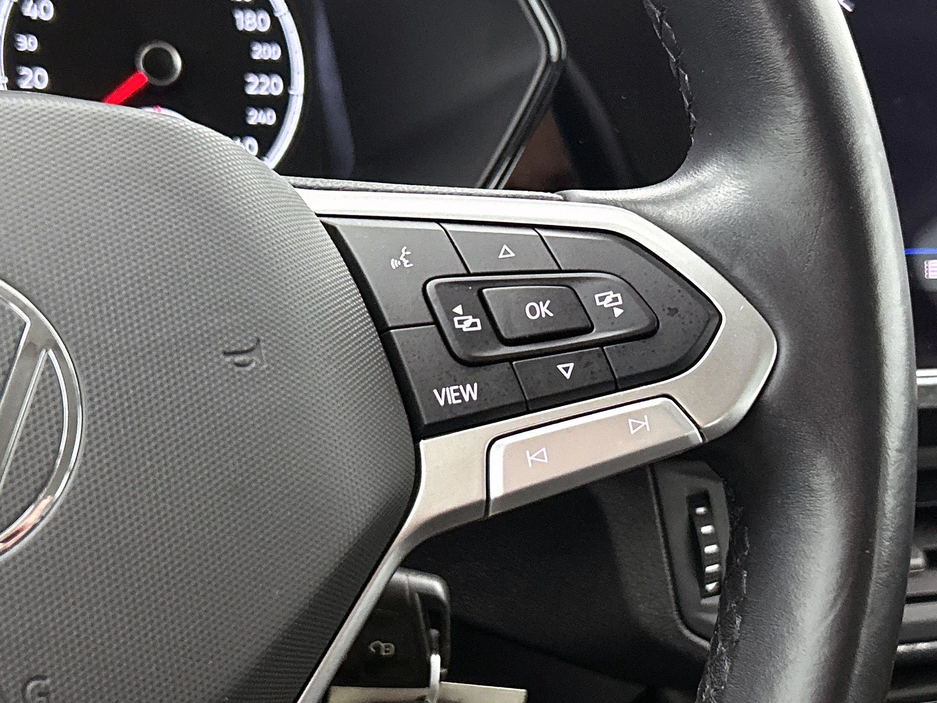 Volkswagen-T-Cross-image-11