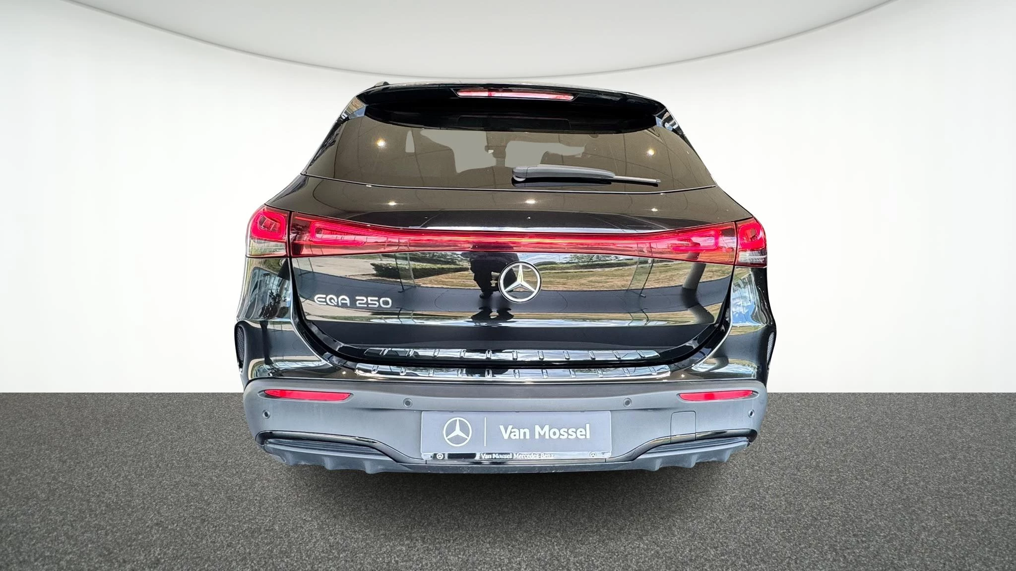 Mercedes-Benz EQA 250 AMG Line + CARPLAY + TREKHAAK + NIGHTPAKKET +