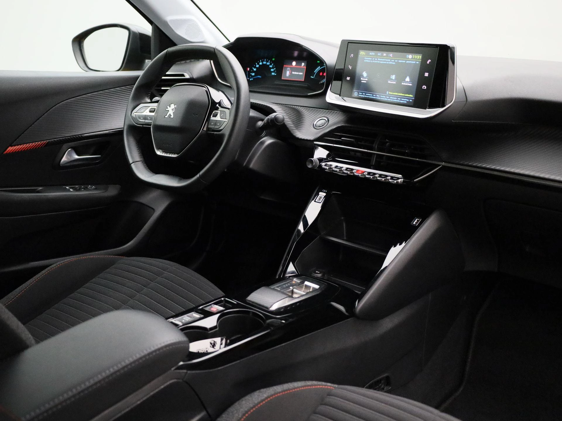 Peugeot-e-208-image-39