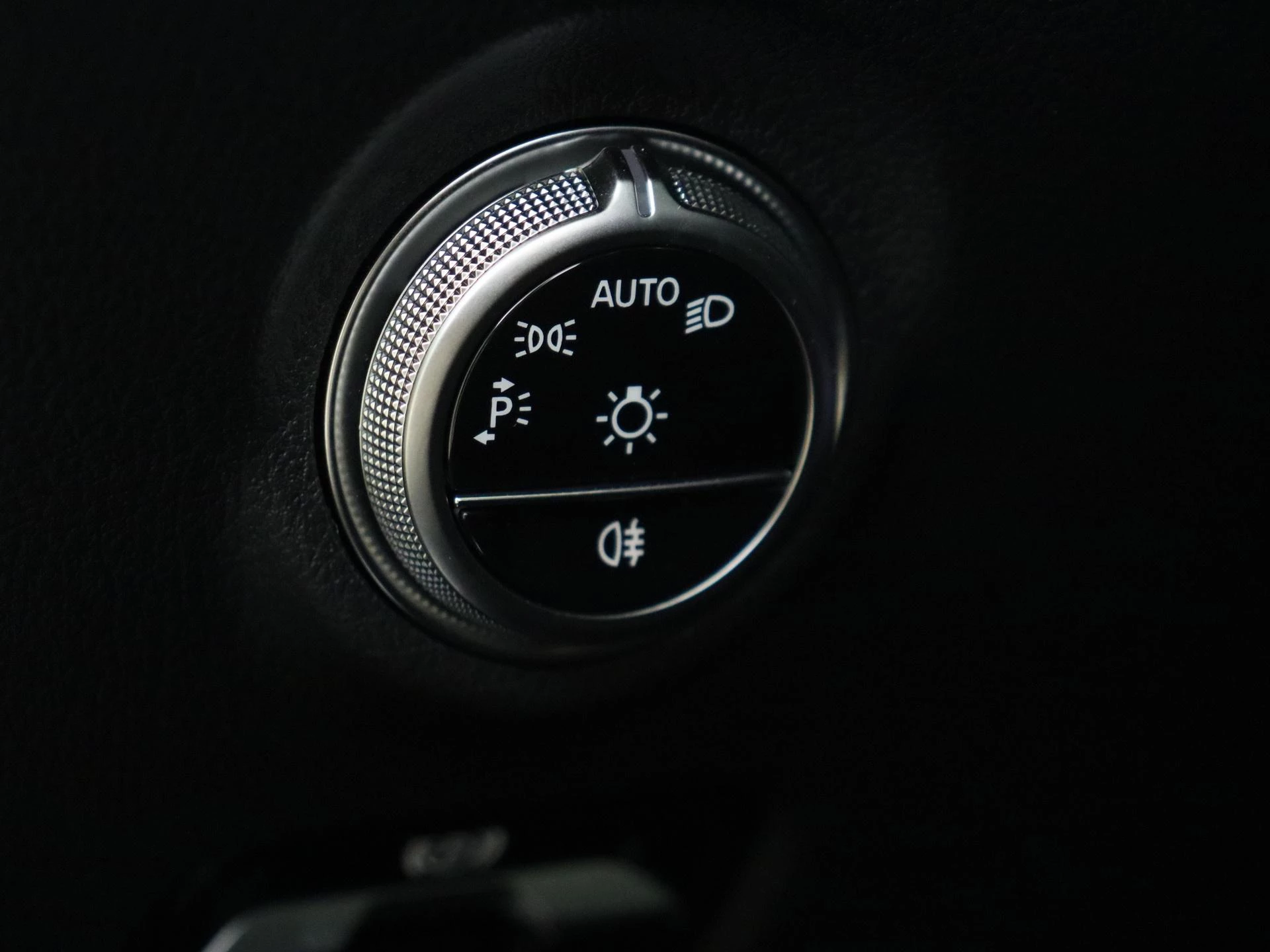 Mercedes-Benz-C-Klasse-image-26